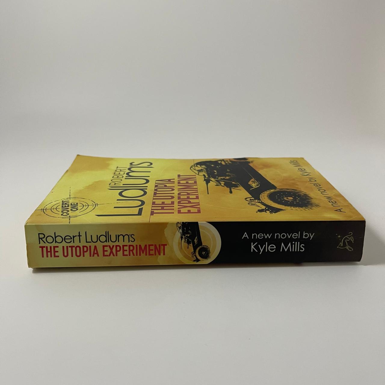 Robert Ludlum's The Utopia Experiment - Kyle Mills - Spine