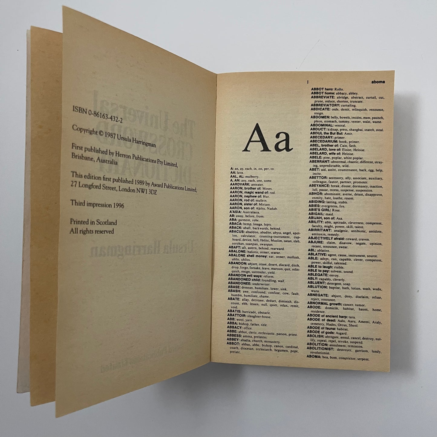 Universal Crossword Dictionary - Ursula Harringman - Condition Detail 1