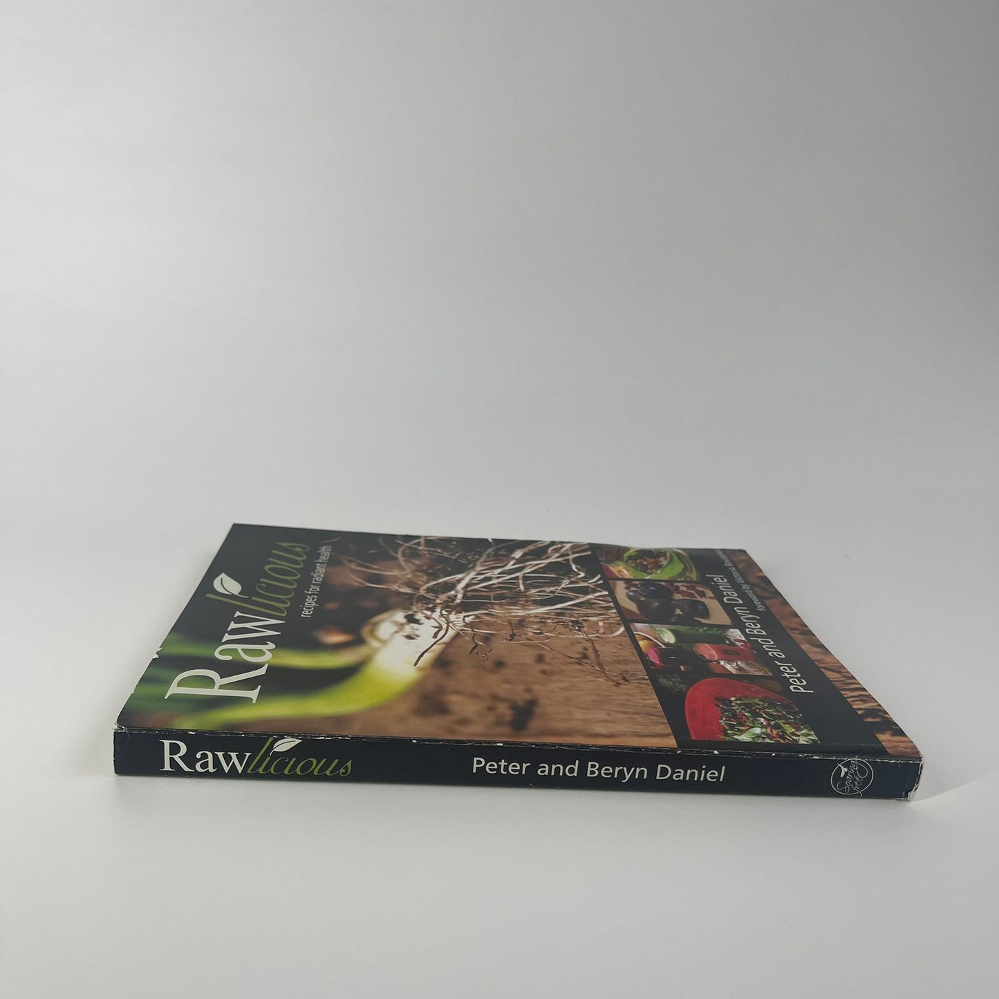 Rawlicious: Recipes for Radiant Health - Peter & Beryn Daniel