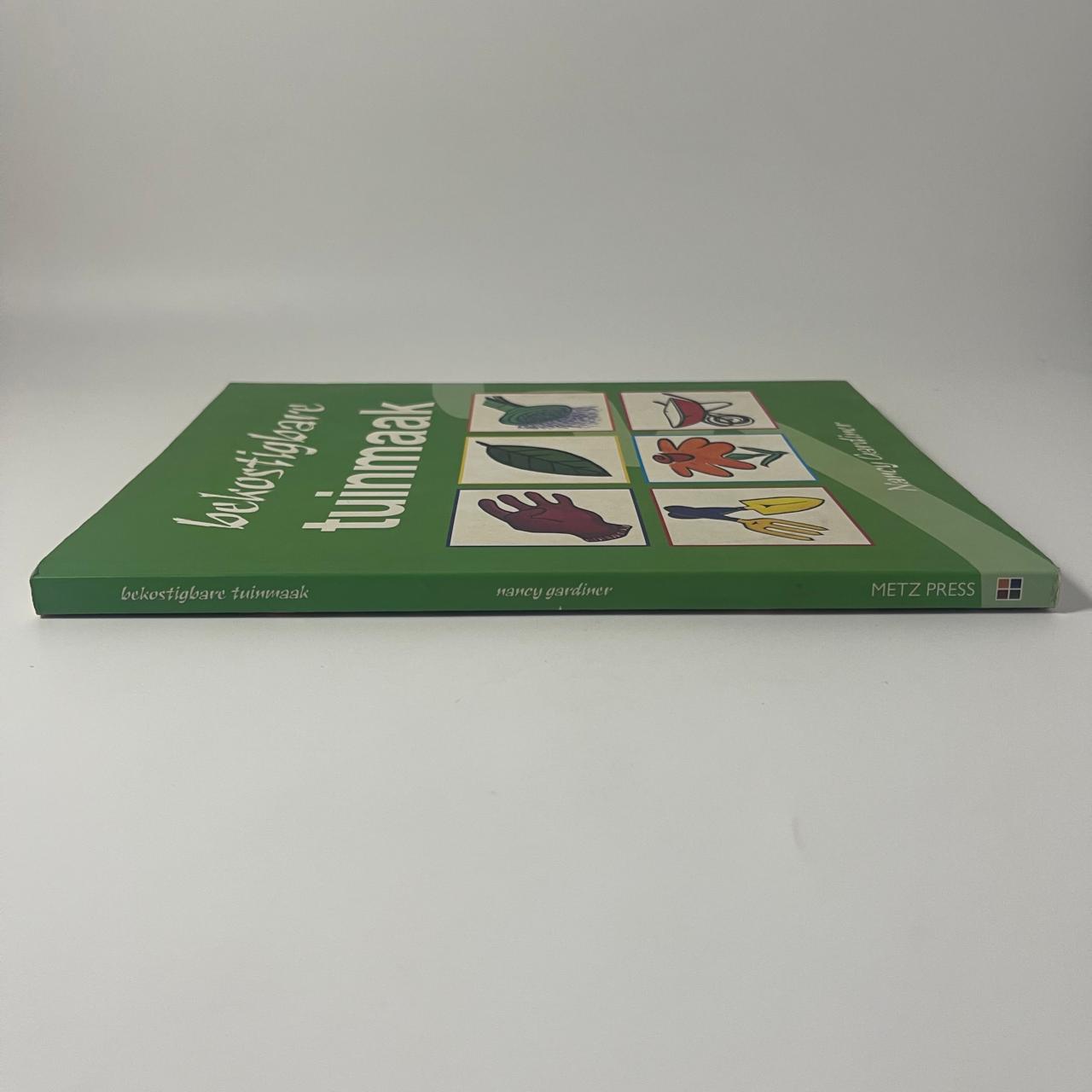 Bekostigbare Tuinmaak — Nancy Gardiner
