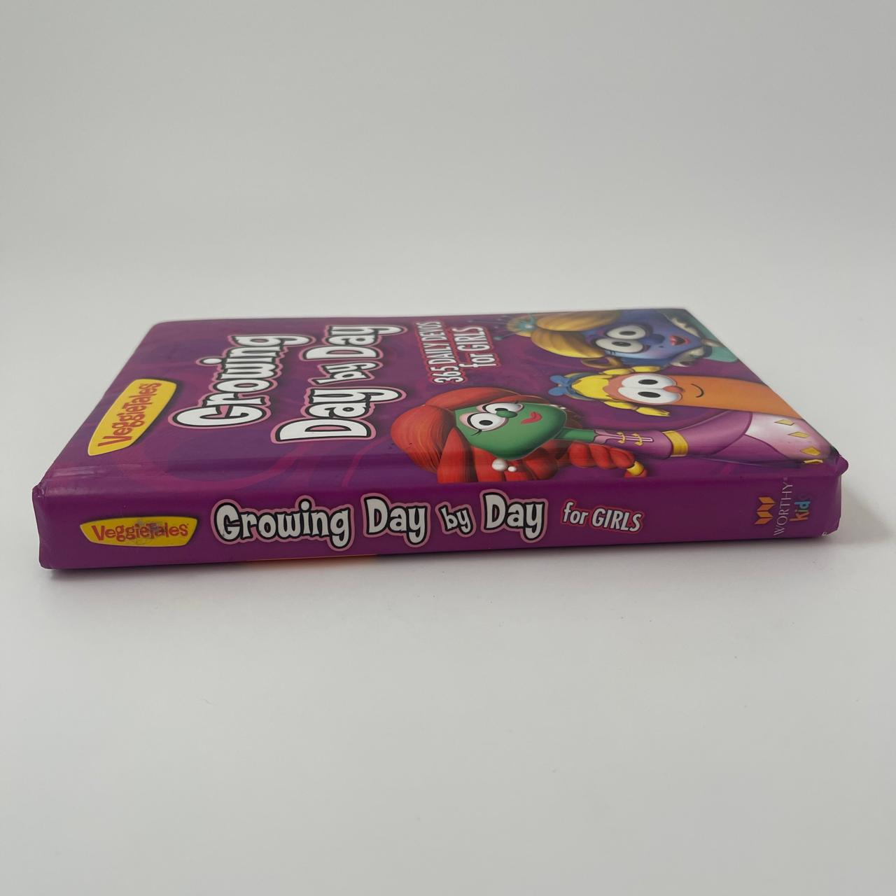 Growing Day by Day: 365 Daily Devos for Girls (VeggieTales)