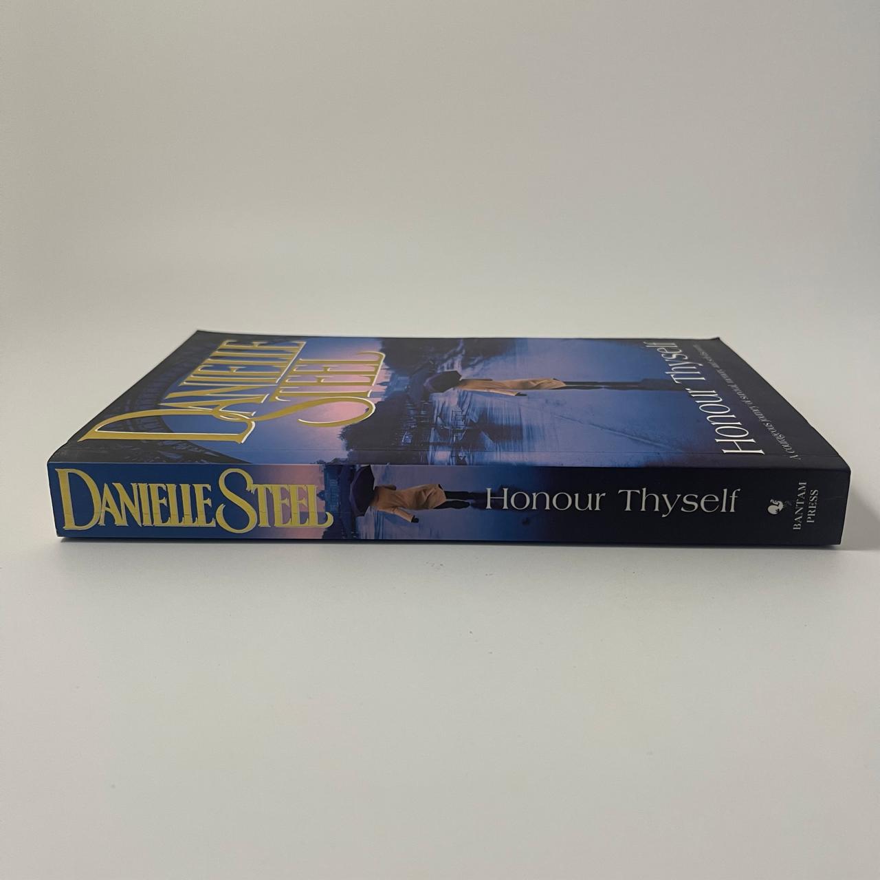 Honour Thyself - Danielle Steel