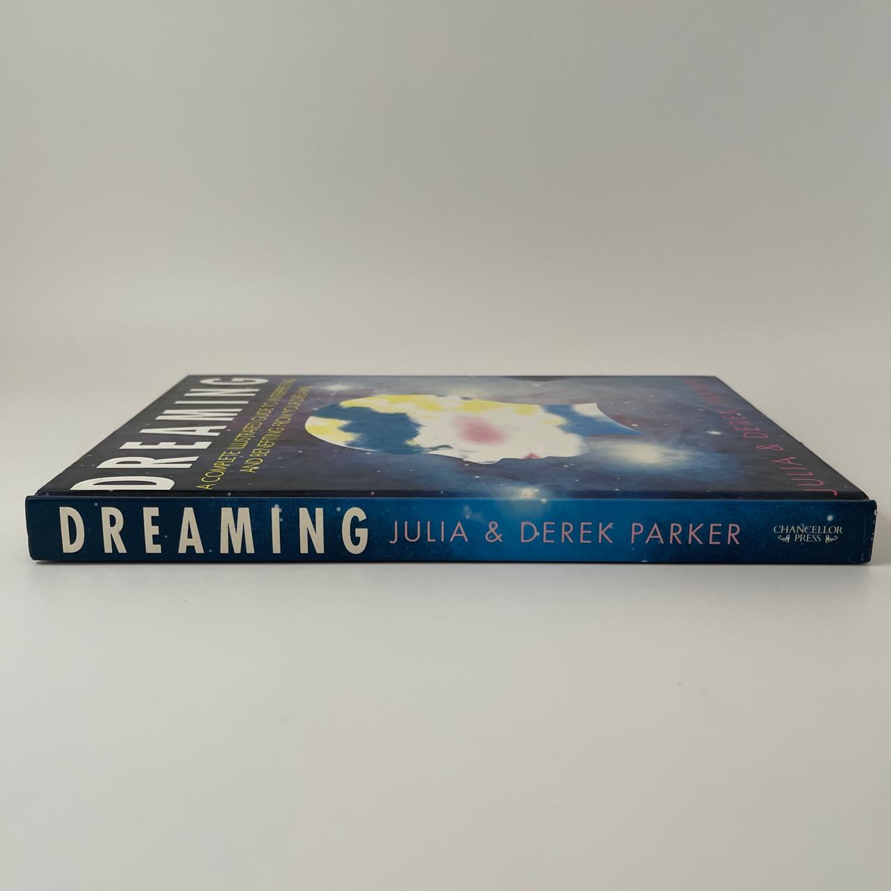 Dreaming: A Complete Illustrated Guide to Interpreting and Benefiting from Your Dreams - Julia Parker & Derek Parker
