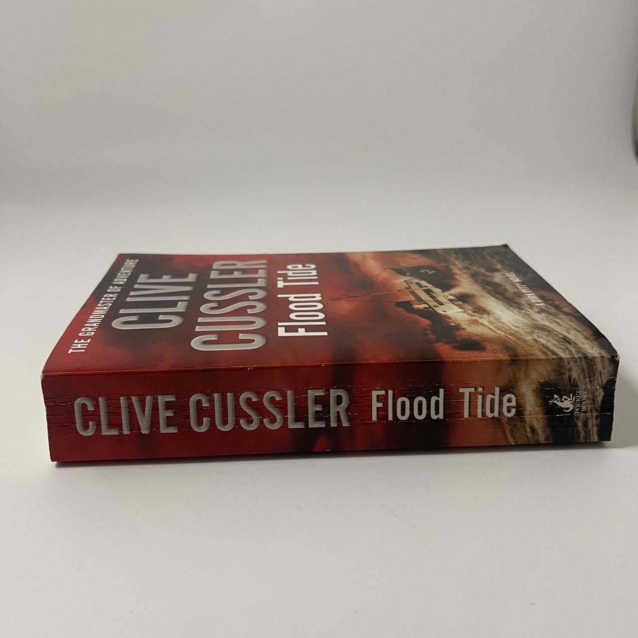 Flood Tide (A Dirk Pitt Adventure) – Clive Cussler