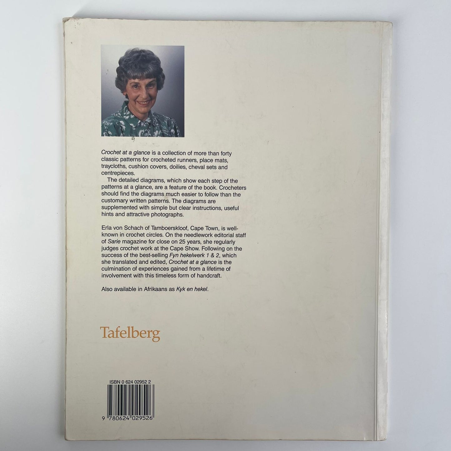 Crochet at a Glance: Patterns and Diagrams for Tablecentres, Cushions, Doilies and Runners - Erla V. Schach