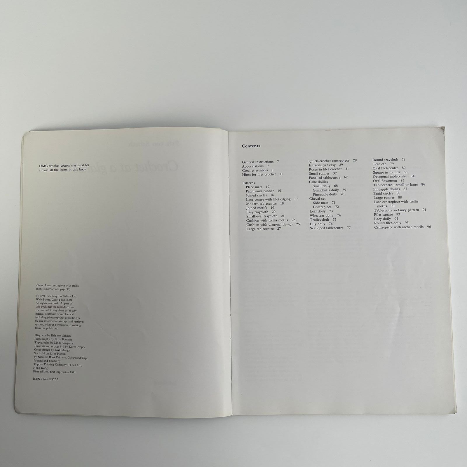 Crochet at a Glance: Patterns and Diagrams for Tablecentres, Cushions, Doilies and Runners - Erla V. Schach