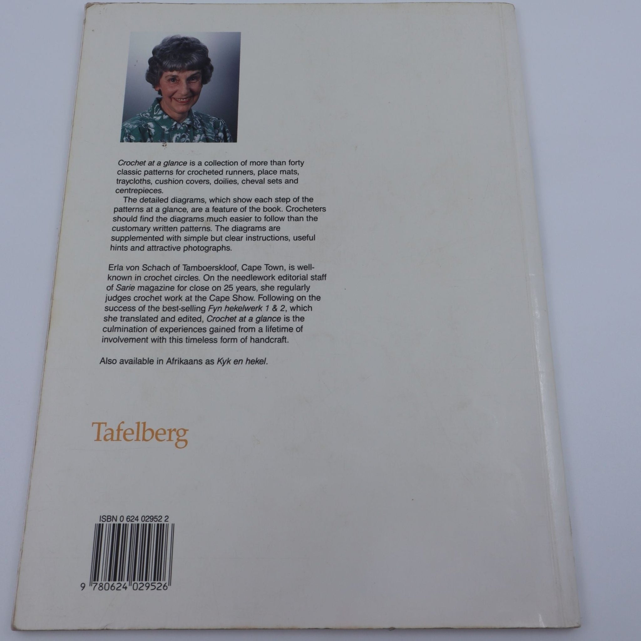 Crochet at a Glance: Patterns and Diagrams for Tablecentres, Cushions, Doilies and Runners - Erla V. Schach