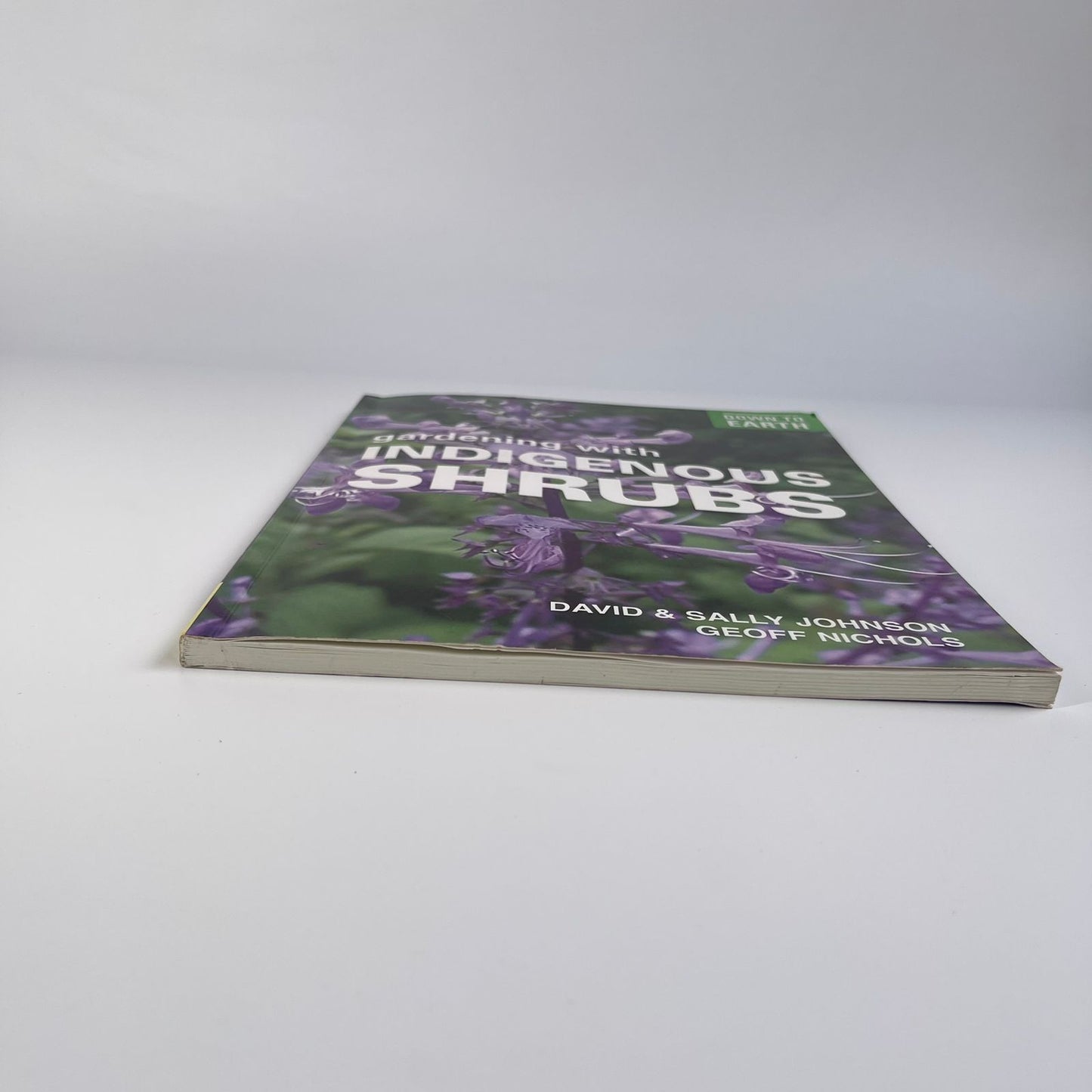 Down to Earth: Gardening with Indigenous Shrubs - David R. Johnson, Sally Johnson & Geoff Nichols