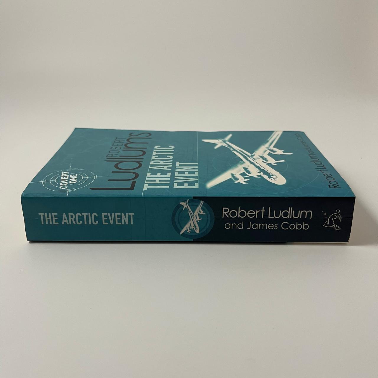 Robert Ludlum's the Arctic Event A Covert-One Novel - James H. Cobb - Spine