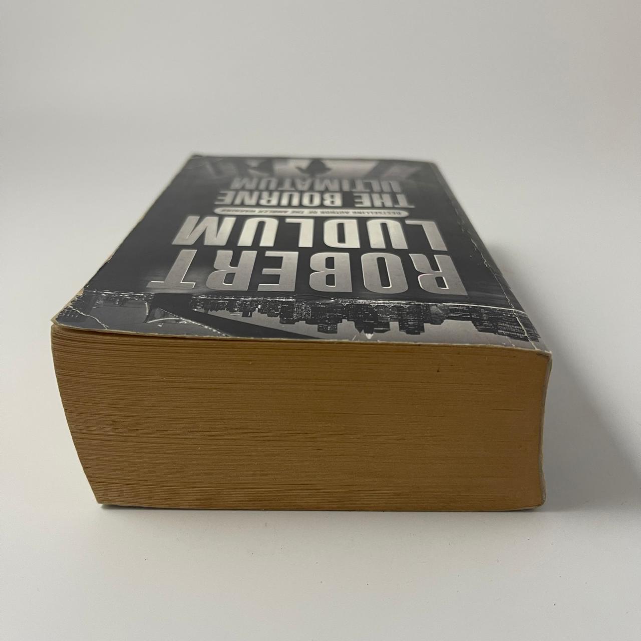 The Bourne Ultimatum - Robert Ludlum - Top Edge