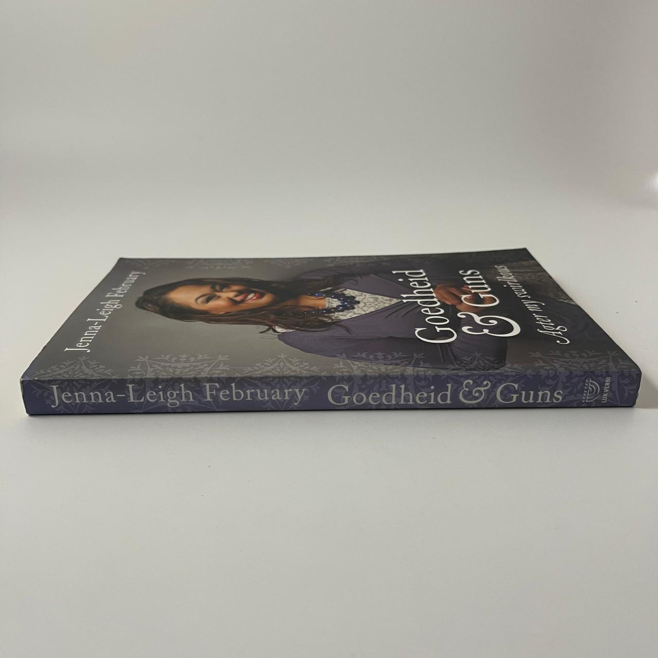 Goedheid & guns agter my swirlkous - Jenna-Leigh February - Spine