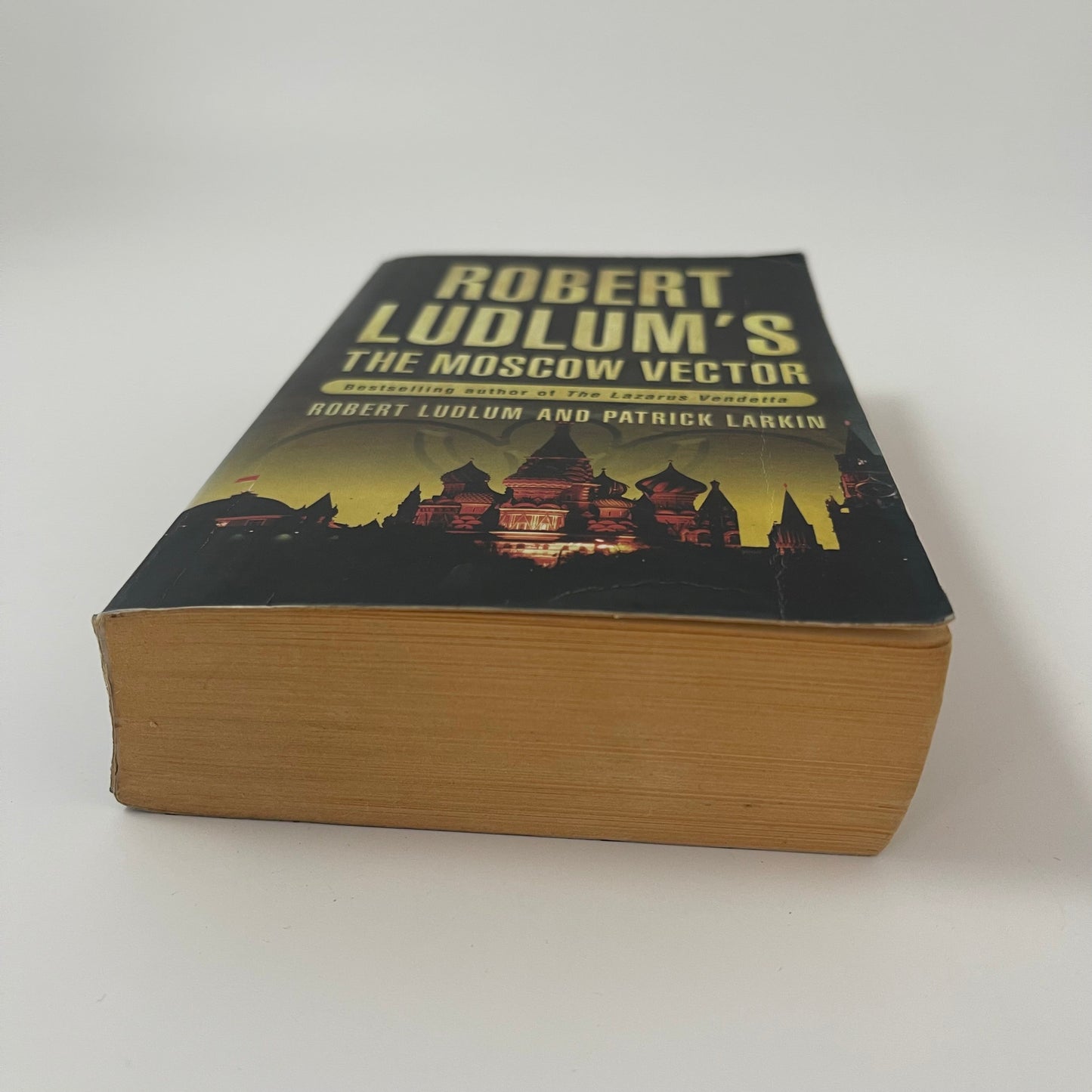 Robert Ludlum's The Moscow Vector - Robert Ludlum - Bottom Edge
