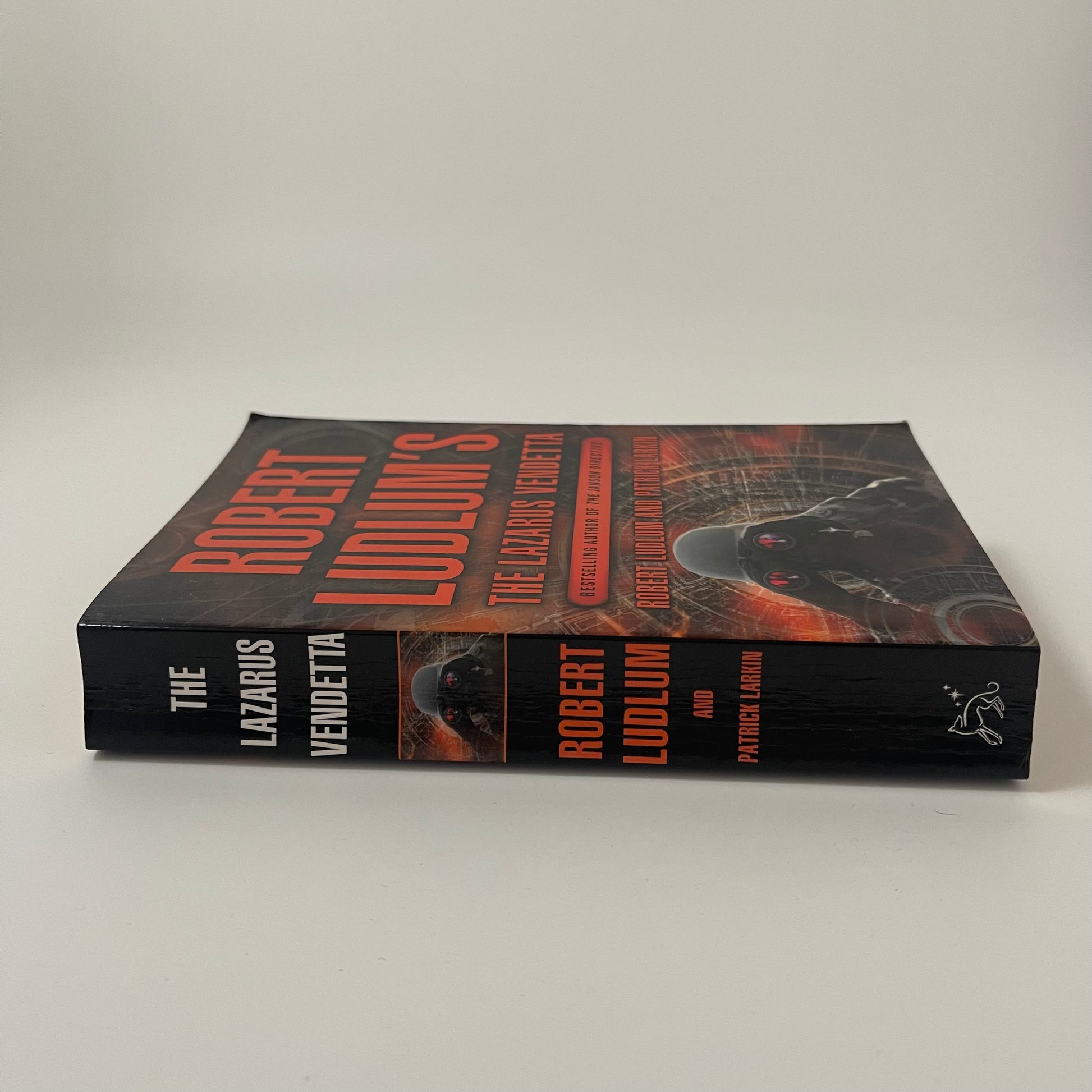 The Lazarus Vendetta - Robert Ludlum - Spine
