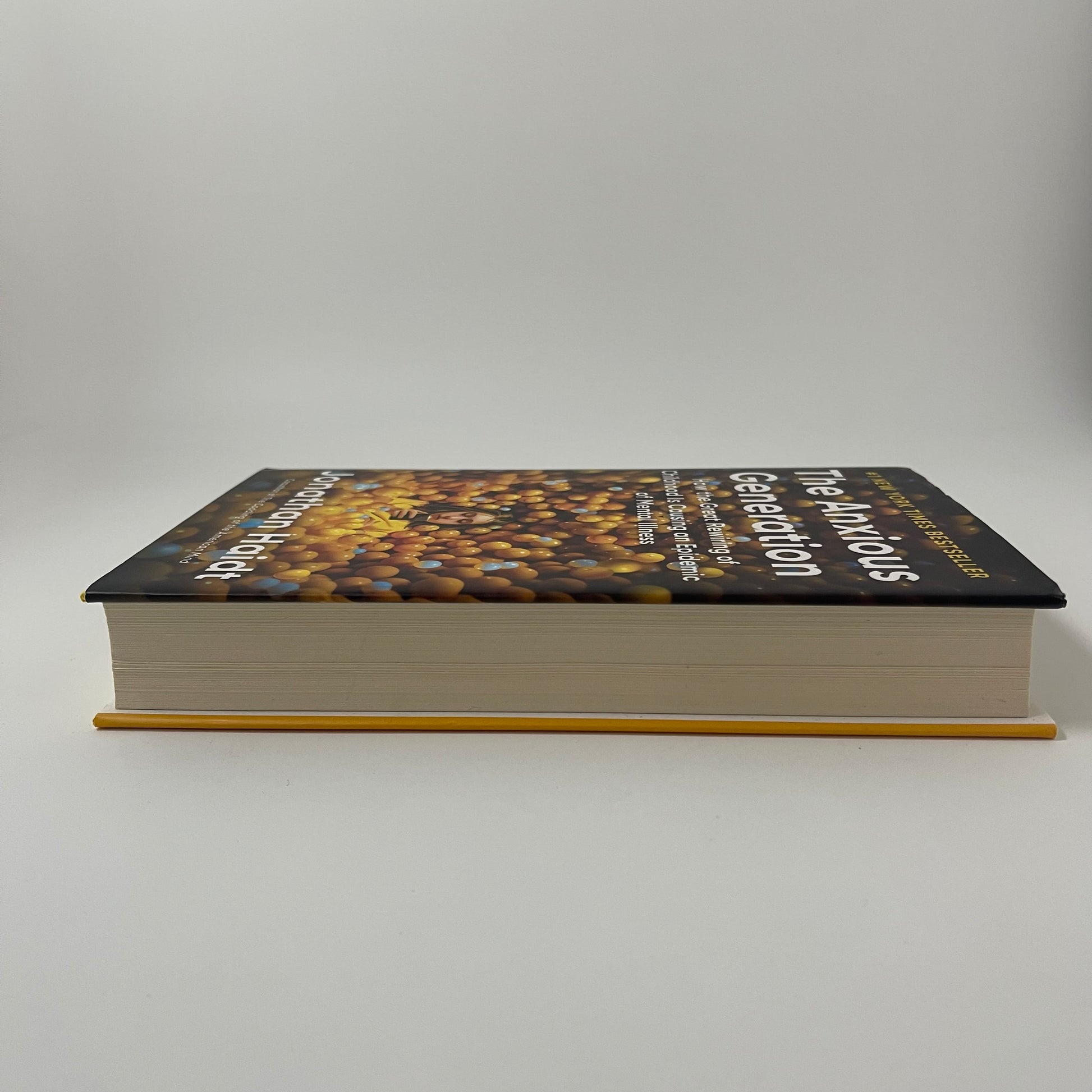 The Anxious Generation How the Great Rewiring of Childhood Is Causing an Epidemic of Mental Illness - Jonathan Haidt - Fore Edge