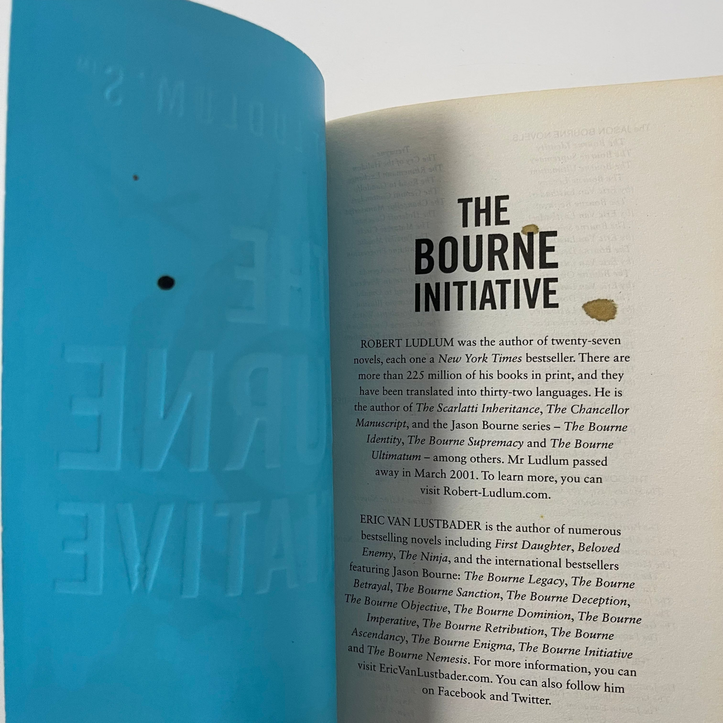 Robert Ludlum's(tm) the Bourne Initiative - Eric Van Lustbader - Back Cover