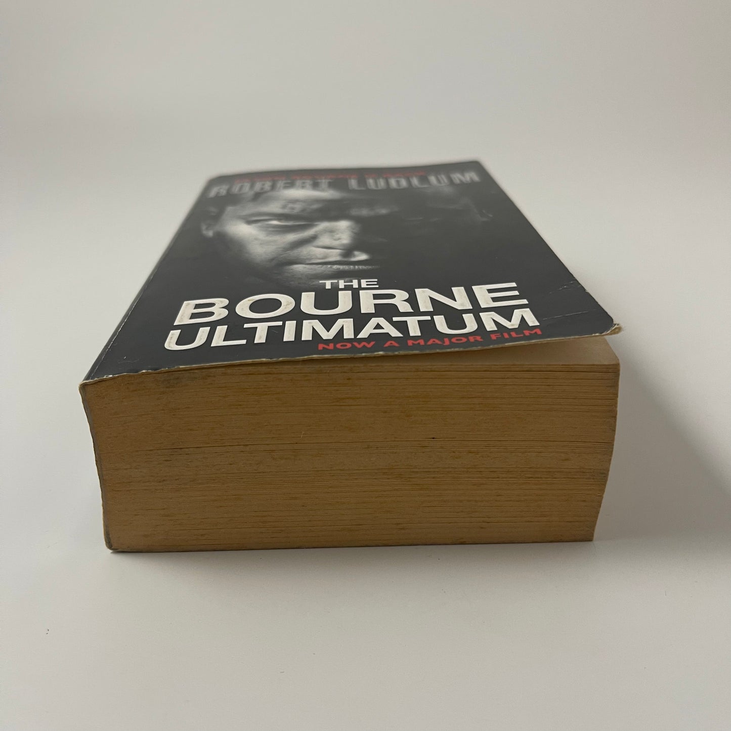 The Bourne Ultimatum - Robert Ludlum - Bottom Edge