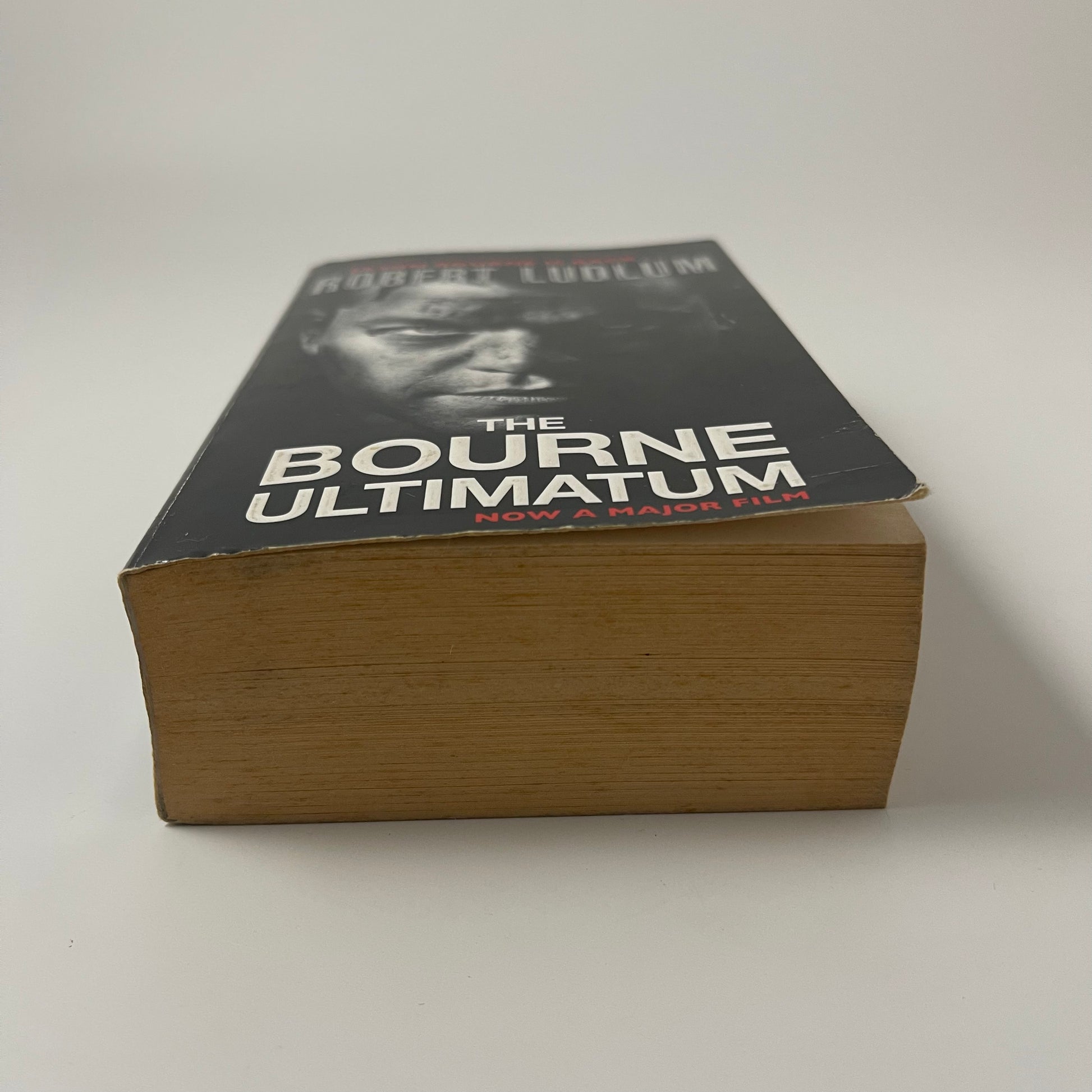 The Bourne Ultimatum - Robert Ludlum - Bottom Edge