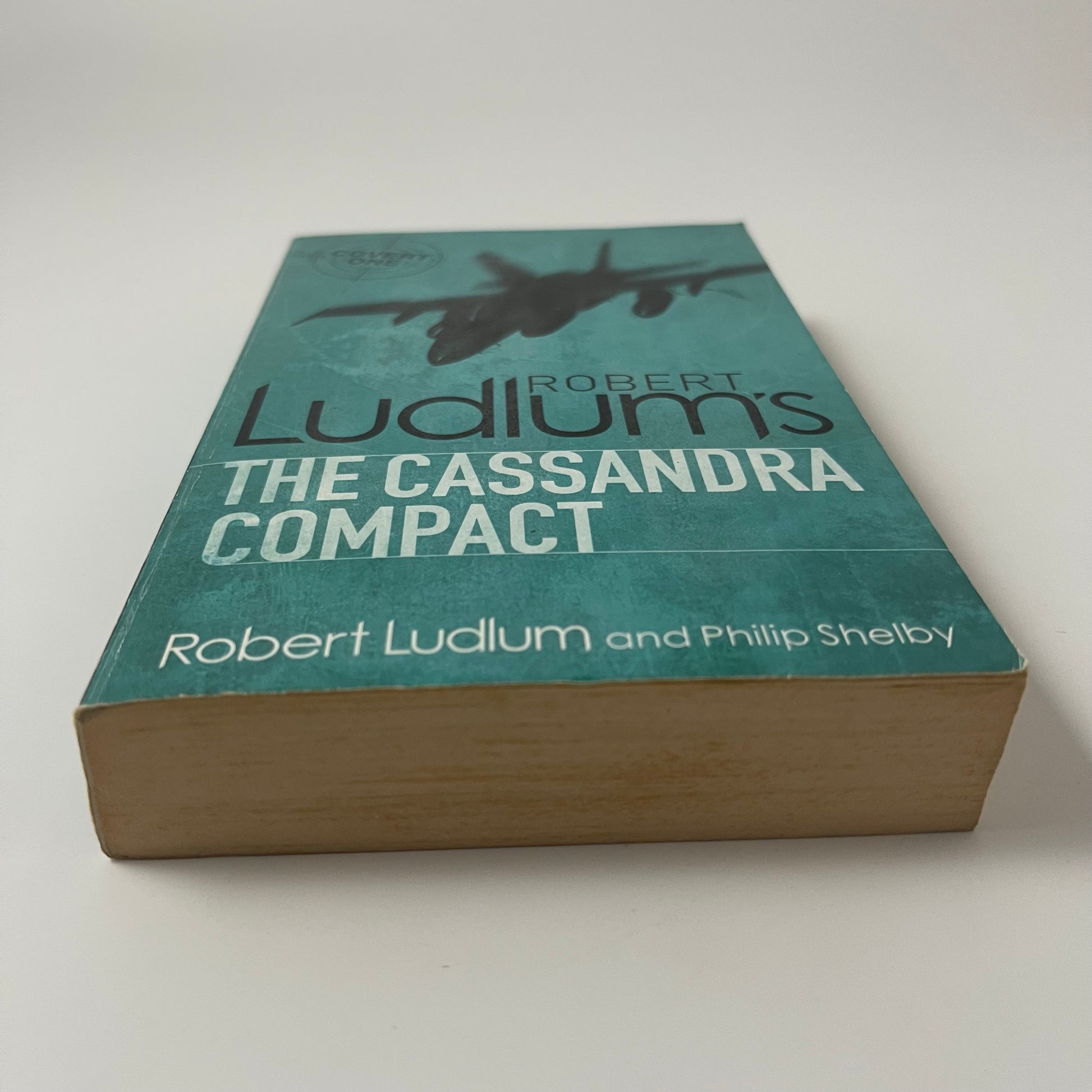 Robert Ludlum's The Cassandra Compact - Robert Ludlum - Bottom Edge
