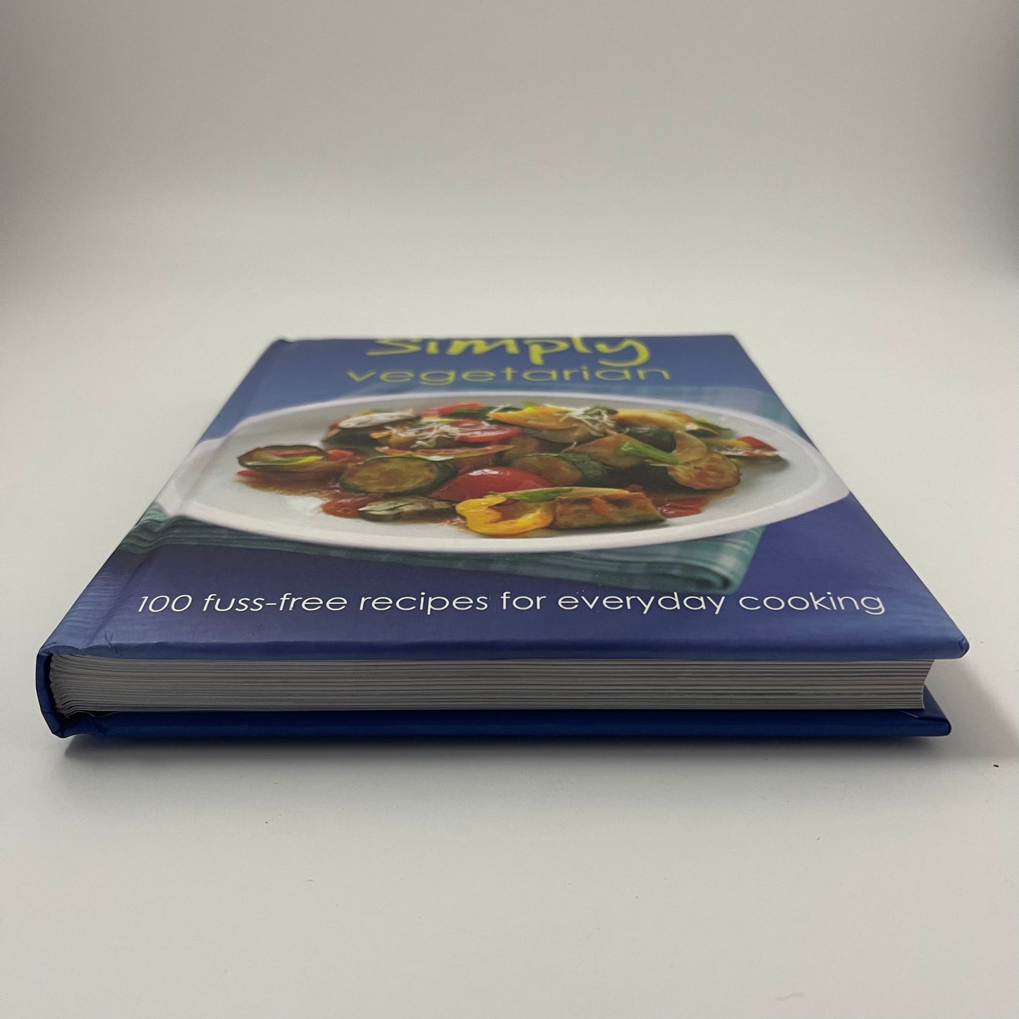 Simply Vegetarian 100 Fuss-free Recipes for Everyday Cooking - Parragon - Fore Edge