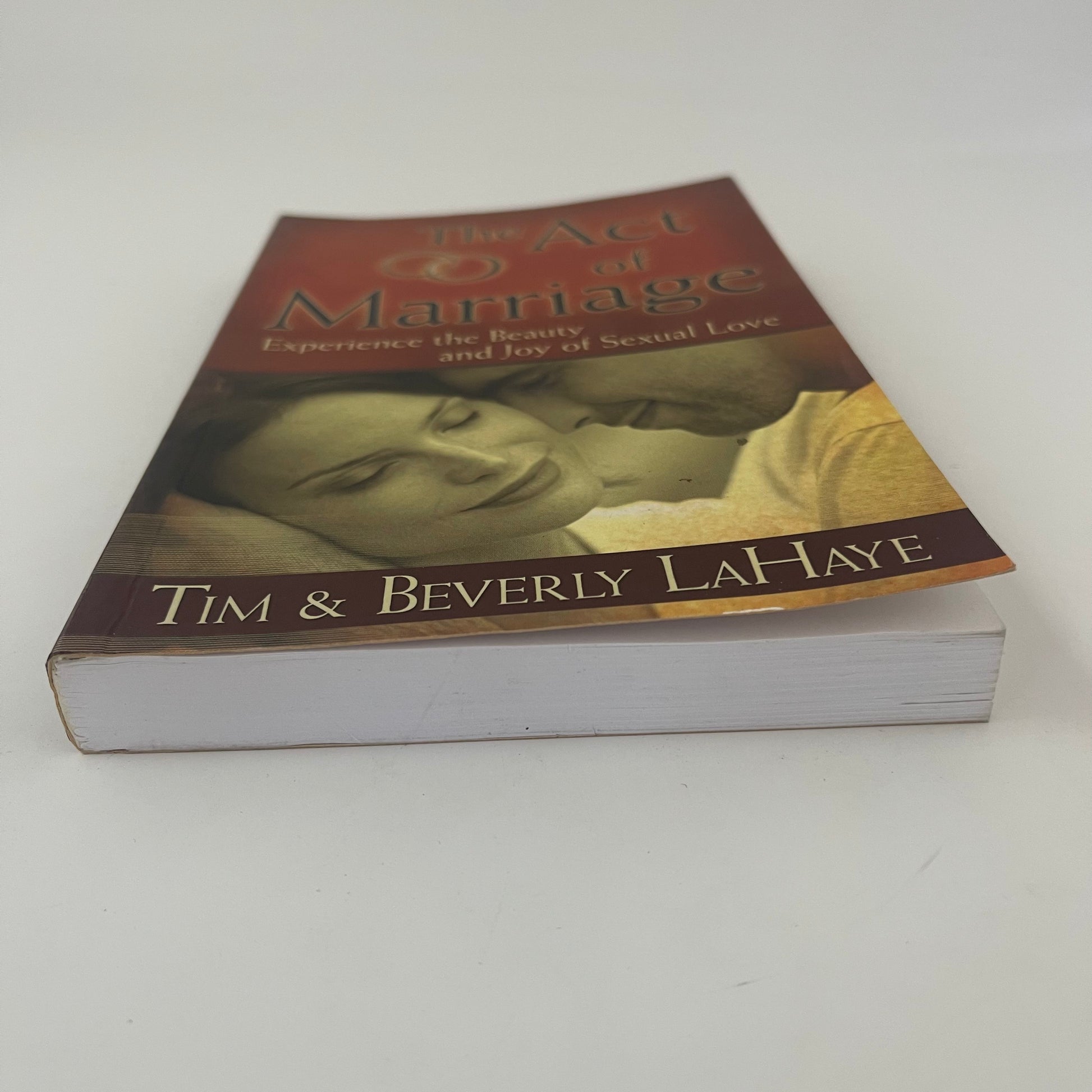 The Act of Marriage Experiencing the Beauty and Joy of Sexual Love - Tim LaHaye - Bottom Edge