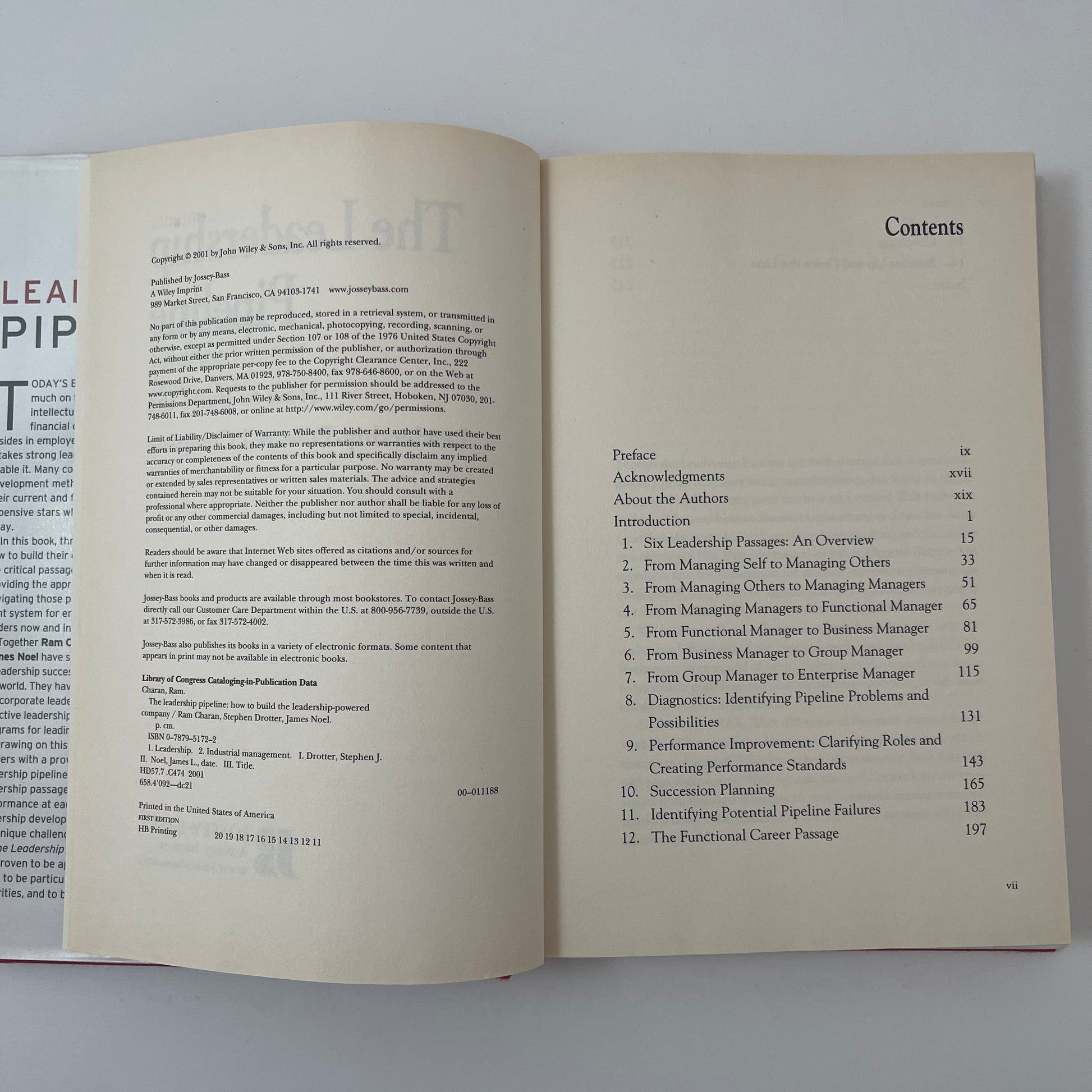 The Leadership Pipeline How to Build the Leadership-Powered Company - Ram Charan - Spine