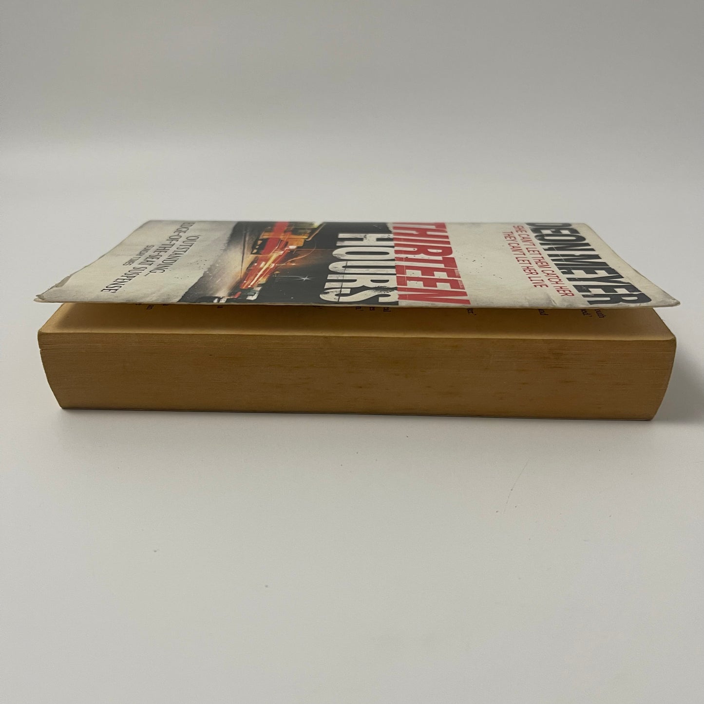 Thirteen Hours - Deon Meyer - Fore Edge