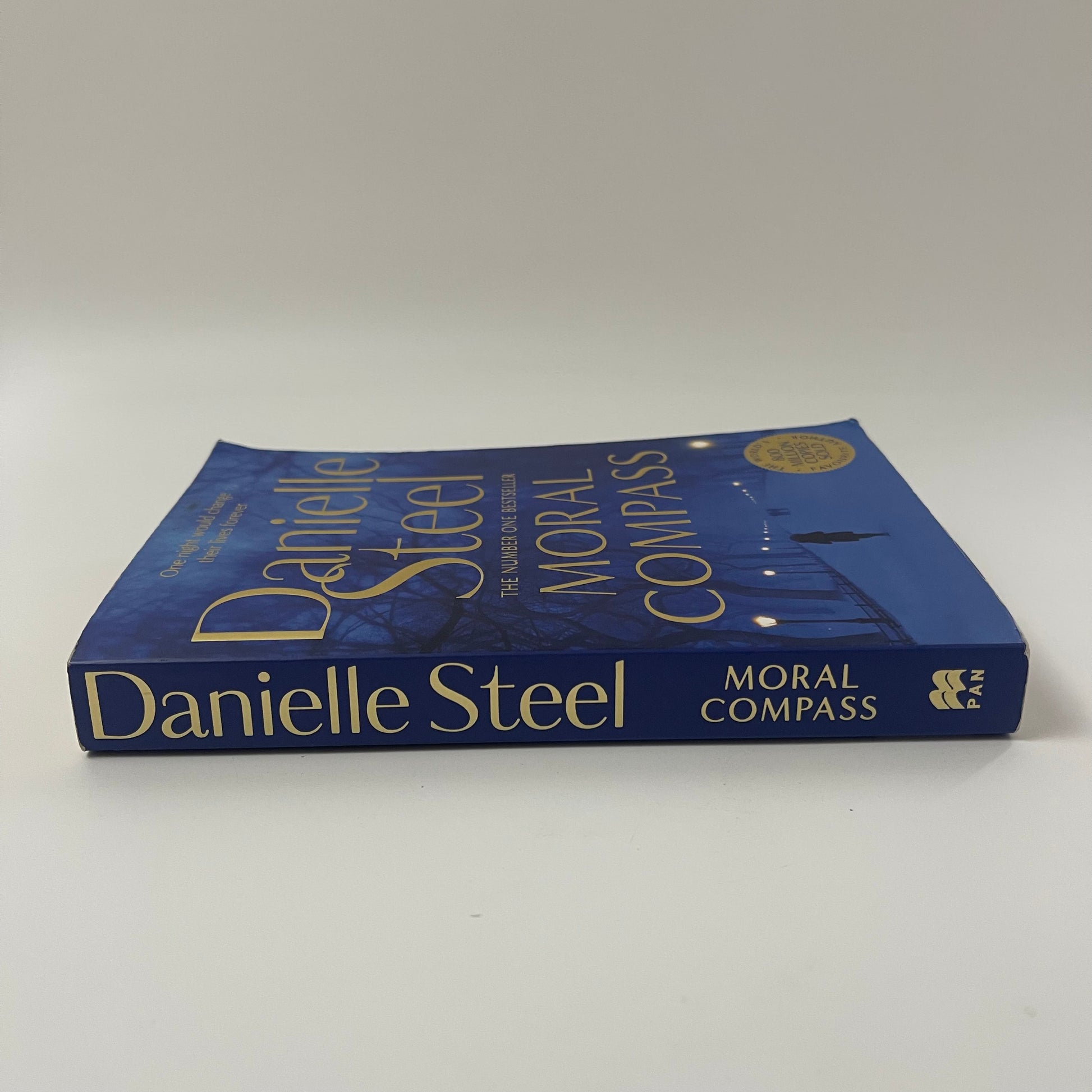 Moral Compass - Danielle Steel - Spine