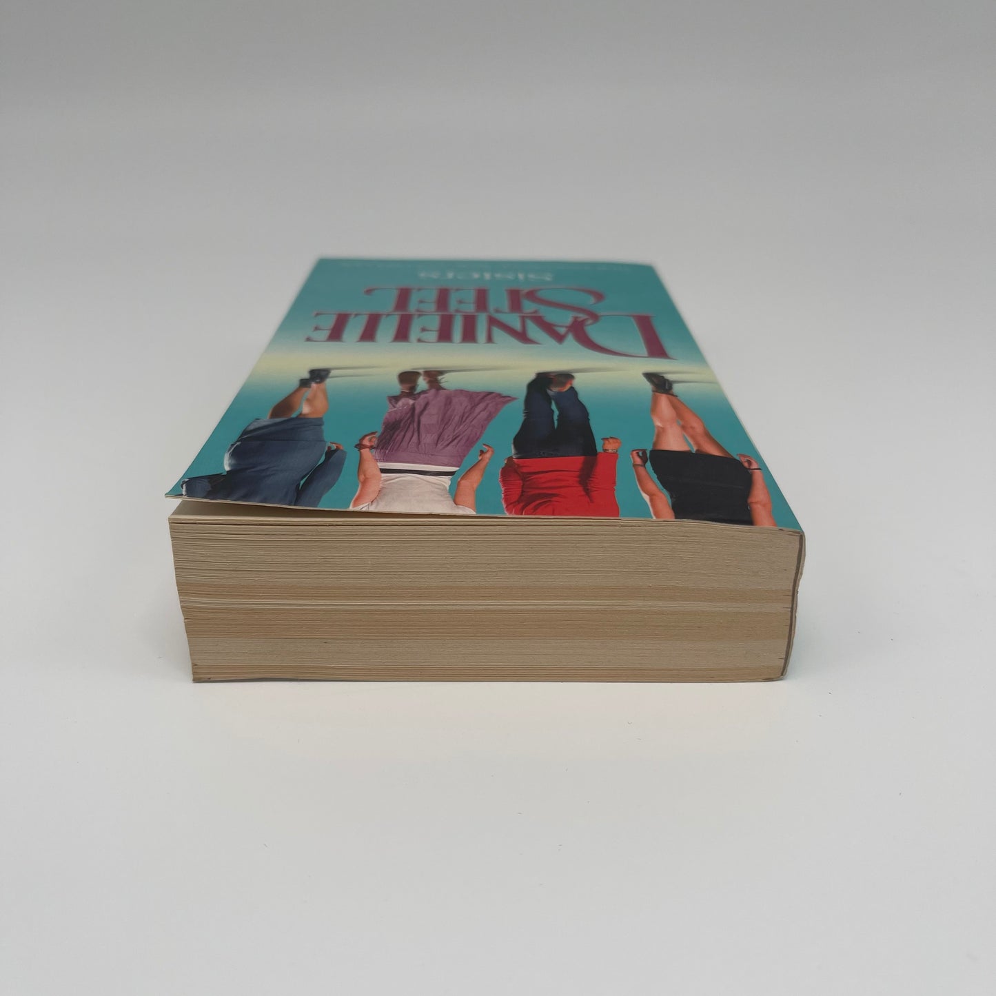 Sisters - Danielle Steel - Top Edge