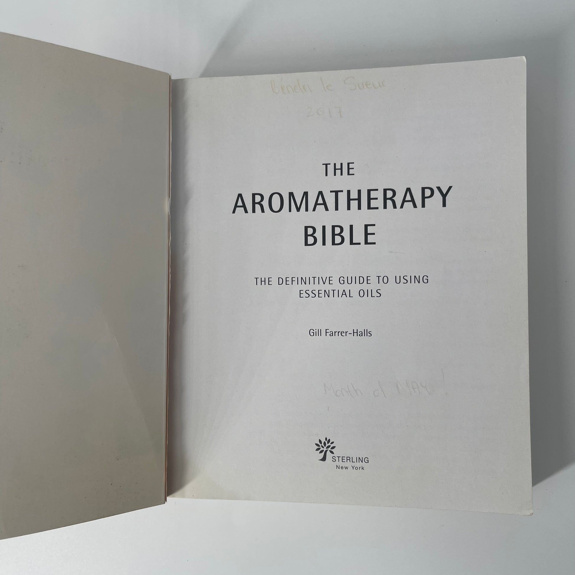 The Aromatherapy Bible The Definitive Guide to Using Essential Oils - Gill Farrer-Halls - Condition Detail 1