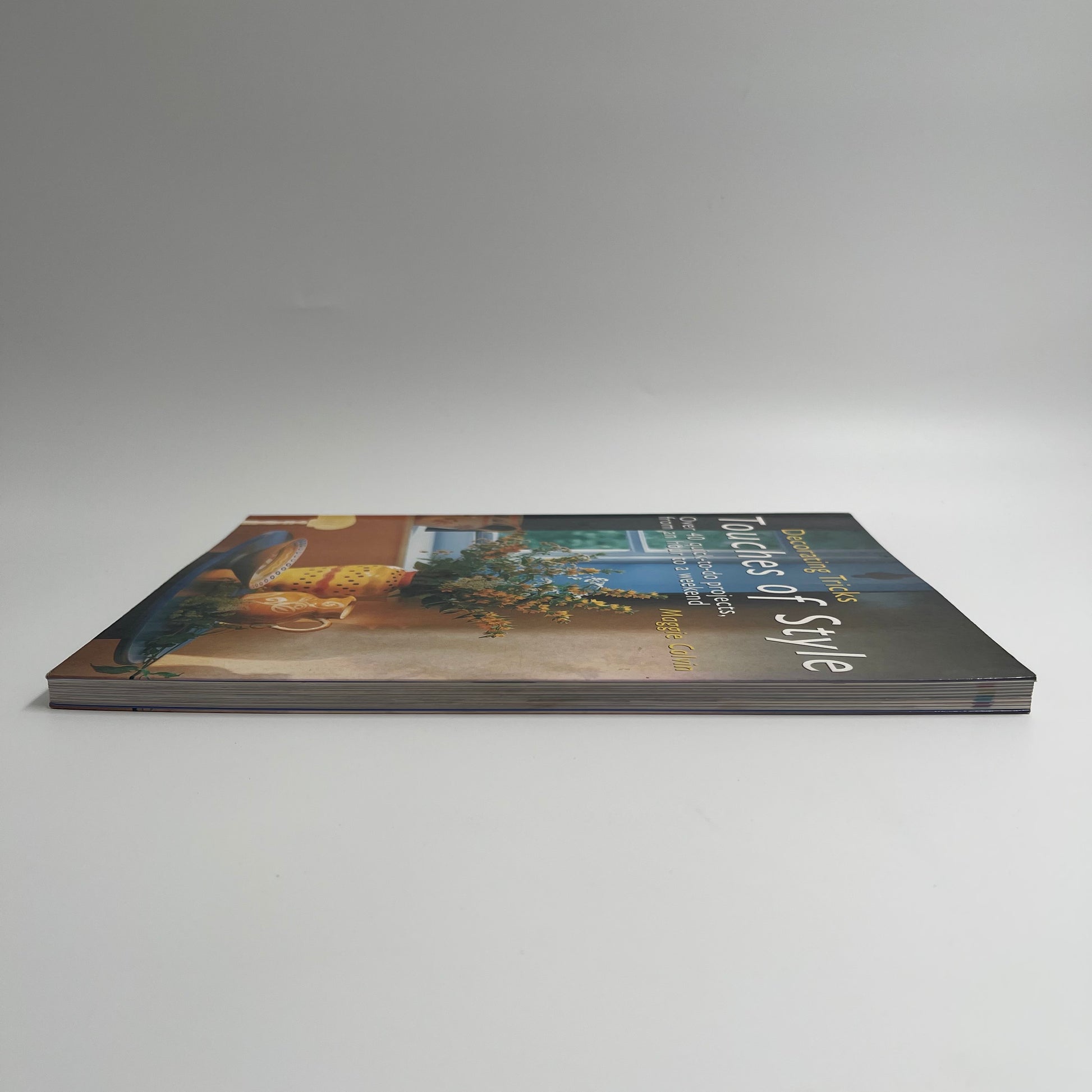 Touches of Style Over 40 Quick-to-Do Projects, from an Hour to a Weekend - Maggie Colvin - Spine