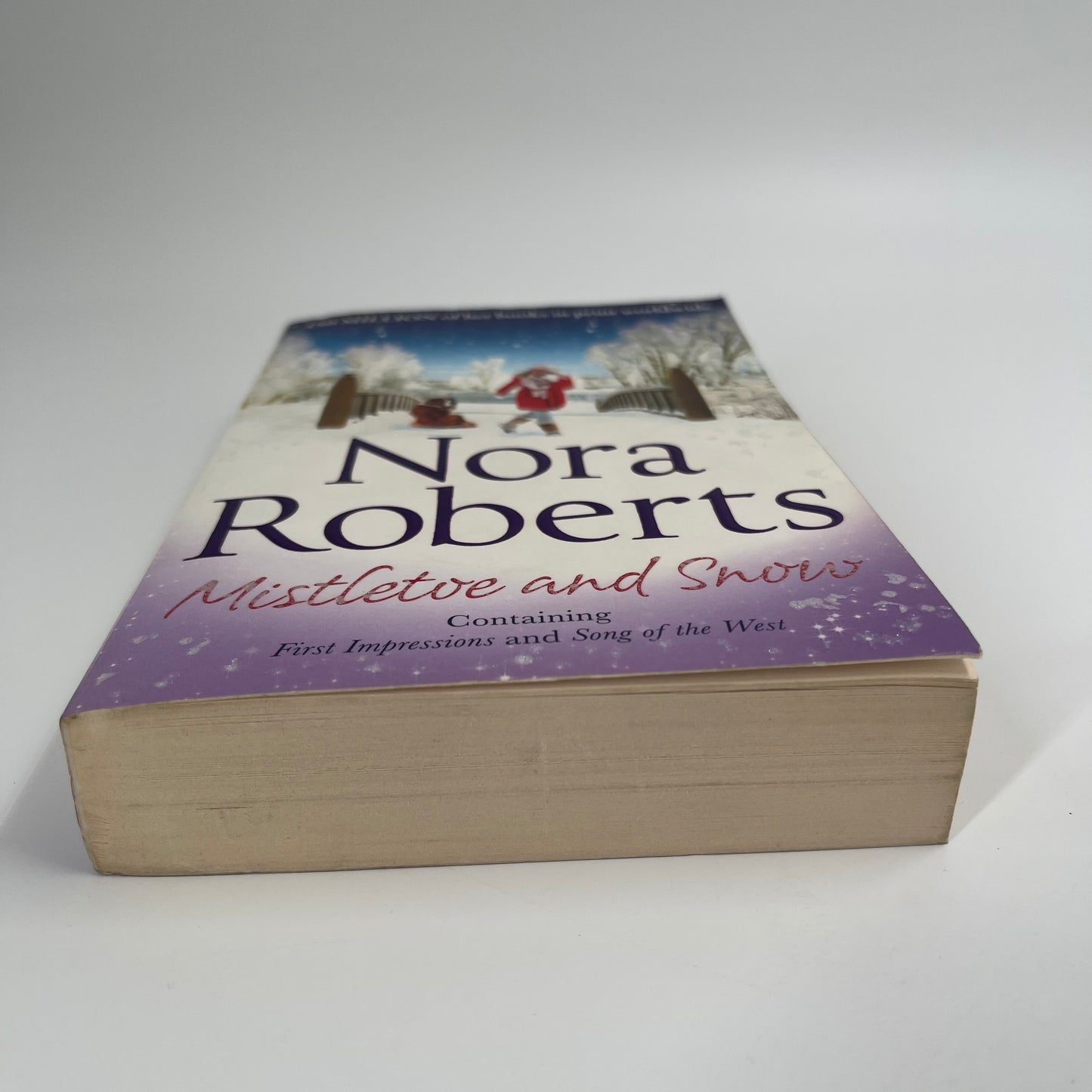 Mistletoe & Snow - Nora Roberts - Bottom Edge