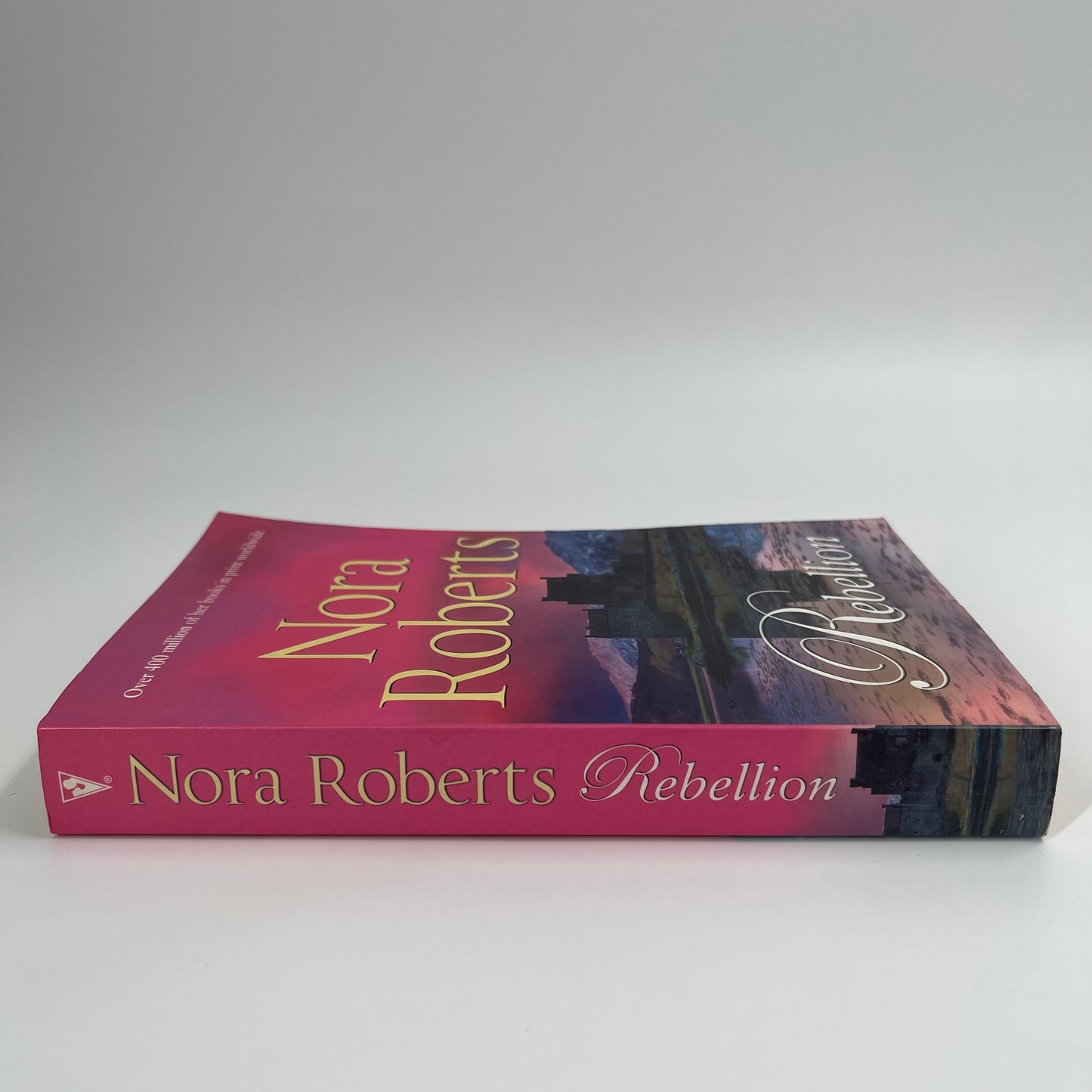Rebellion - Nora Roberts - Spine