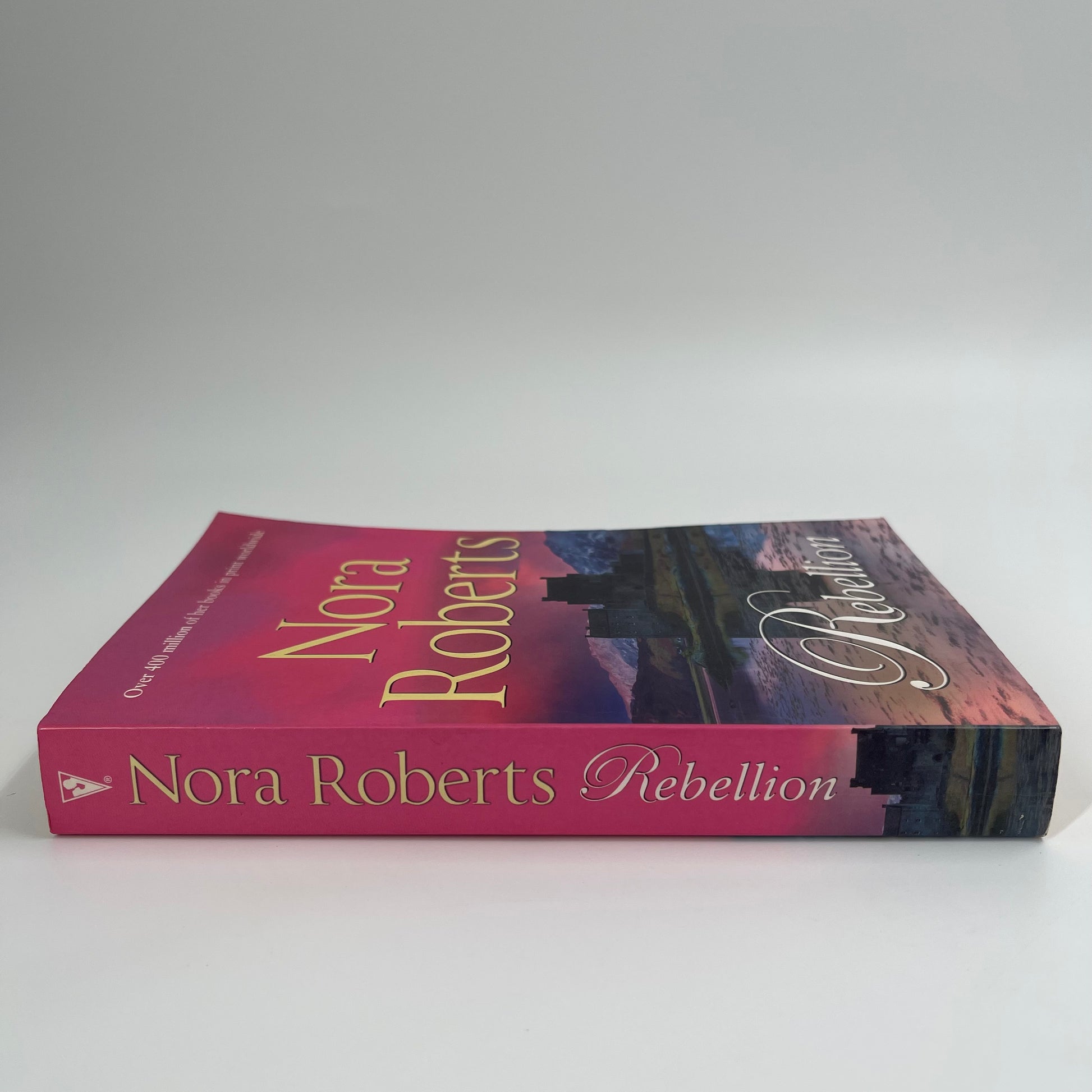 Rebellion - Nora Roberts - Spine