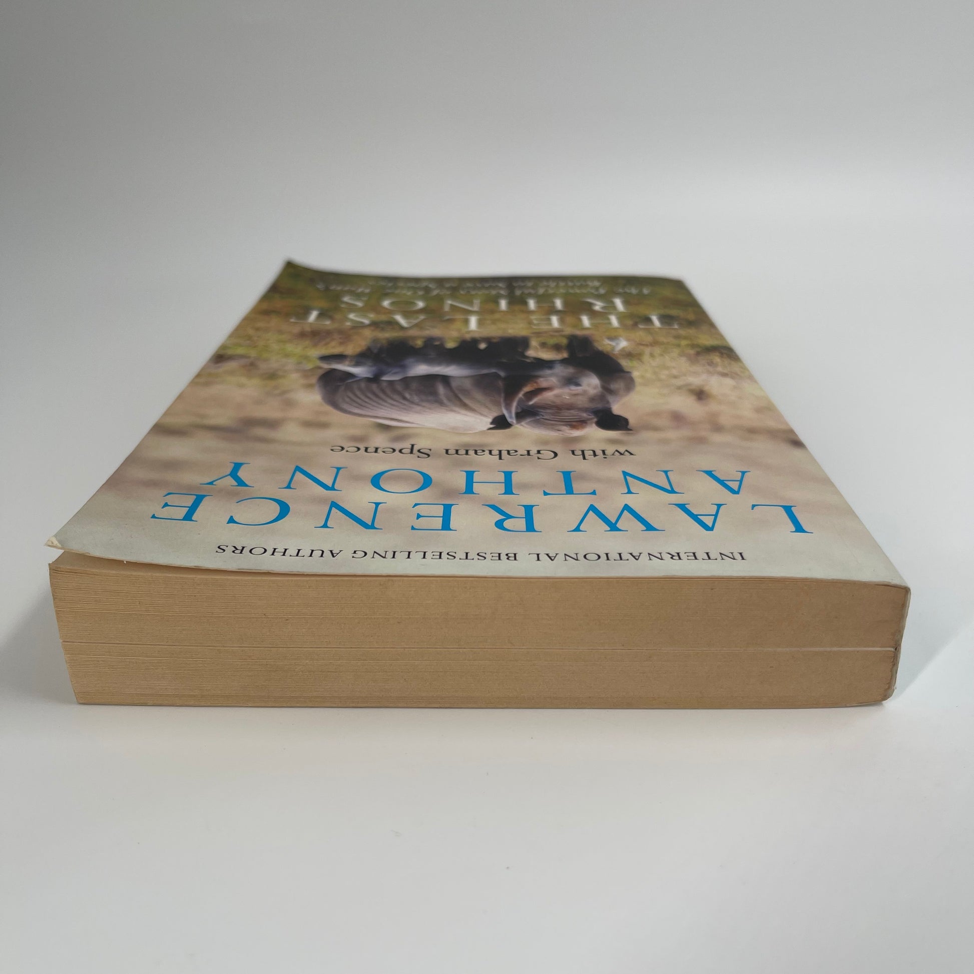 The Last Rhinos The Powerful Story of One Man's Battle to Save a Species - Lawrence Anthony - Top Edge