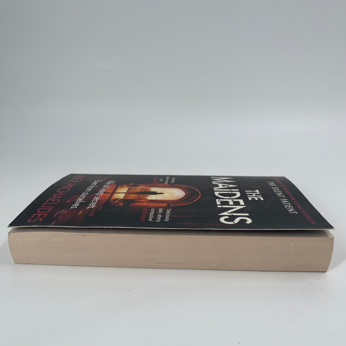 The Maidens - Alex Michaelides - Fore Edge