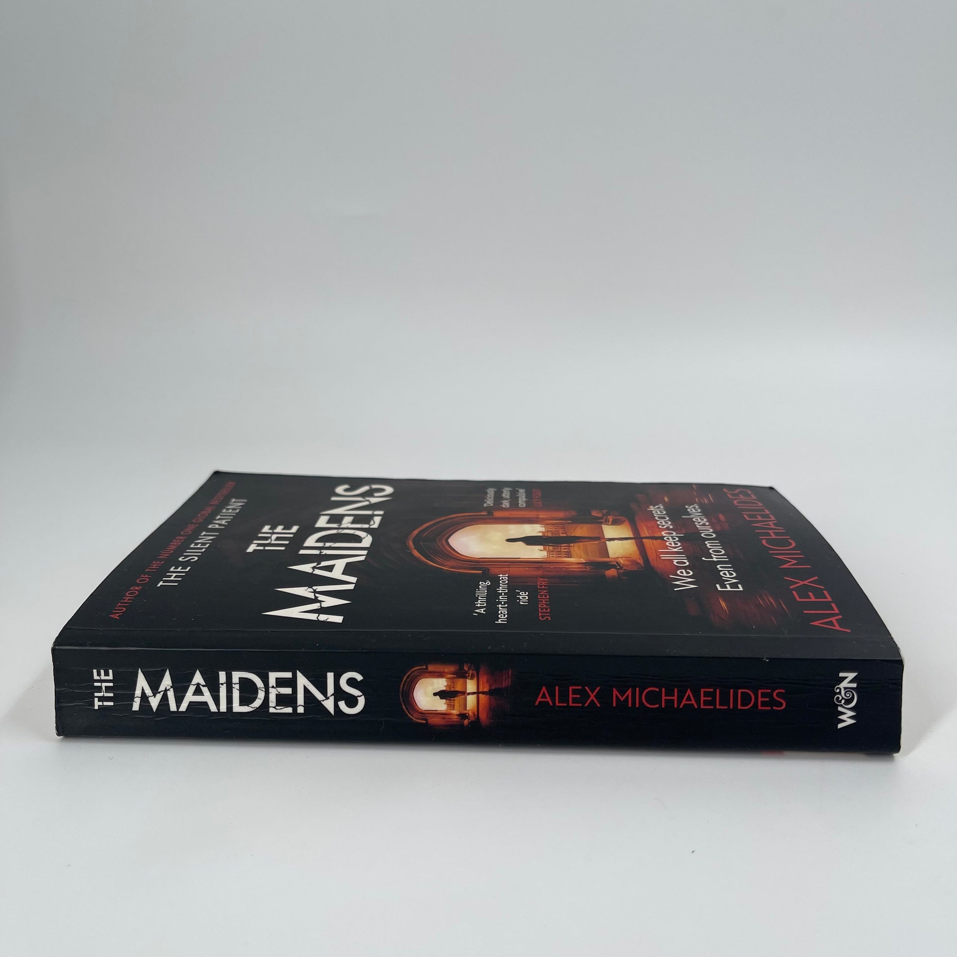 The Maidens - Alex Michaelides - Spine