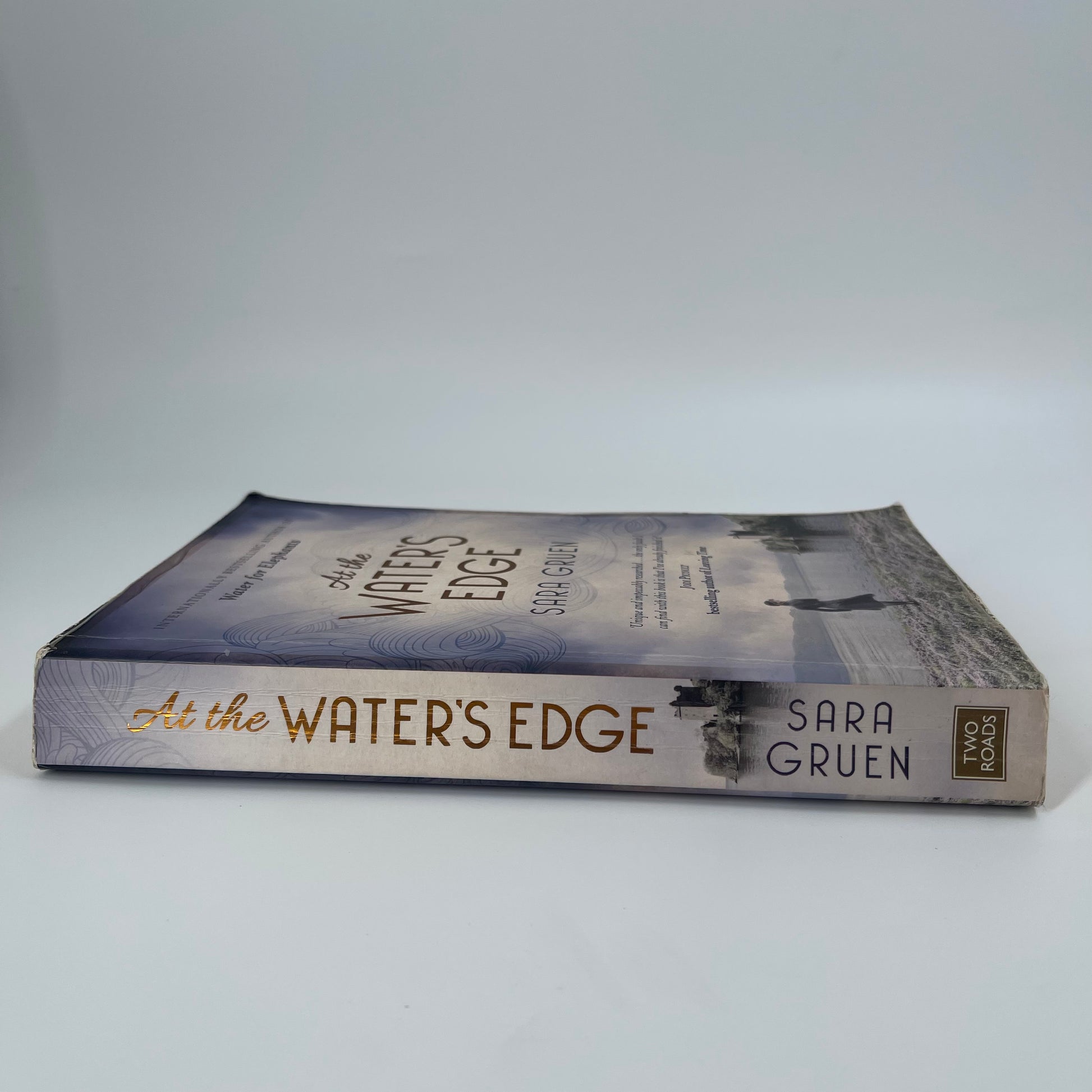 At the Water's Edge - Sara Gruen - Spine