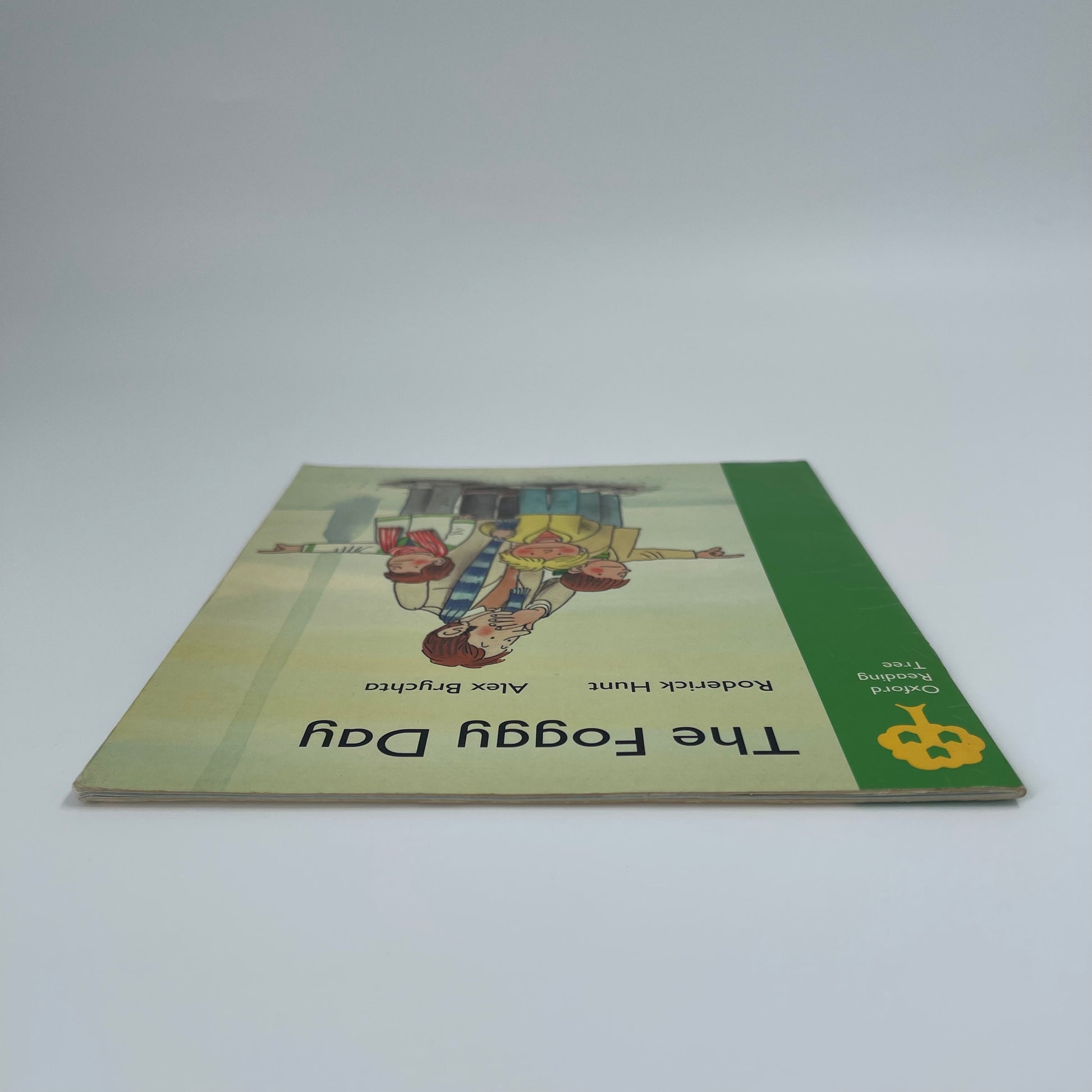 The Foggy Day - Roderick Hunt - Top Edge