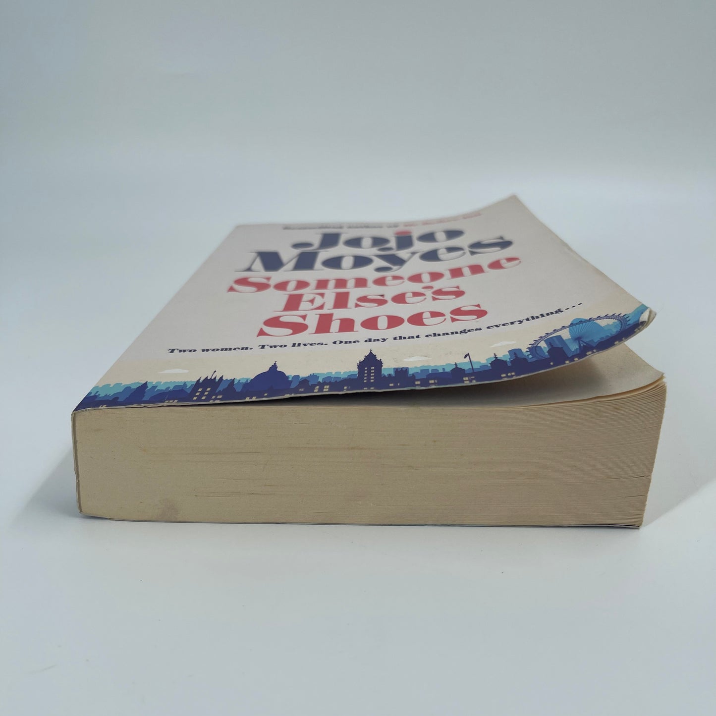 Someone Else's Shoes - Jojo Moyes - Bottom Edge