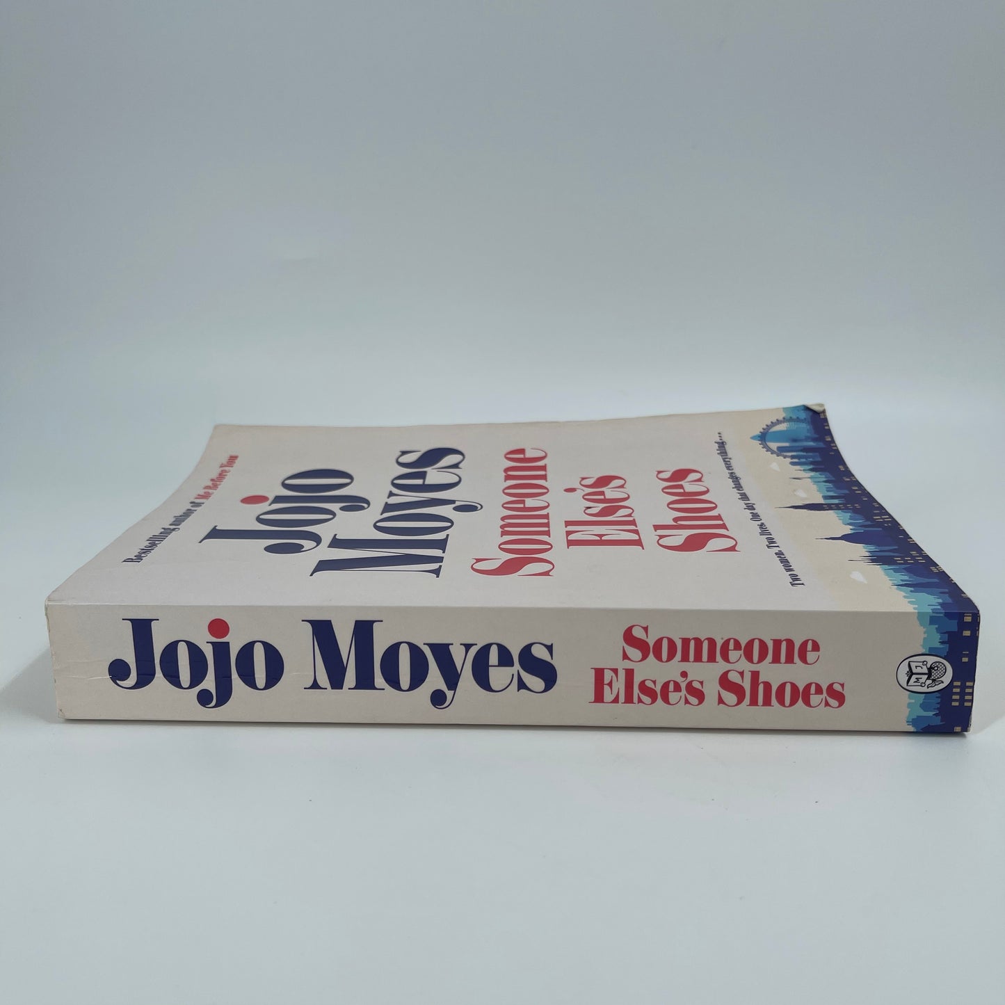 Someone Else's Shoes - Jojo Moyes - Spine