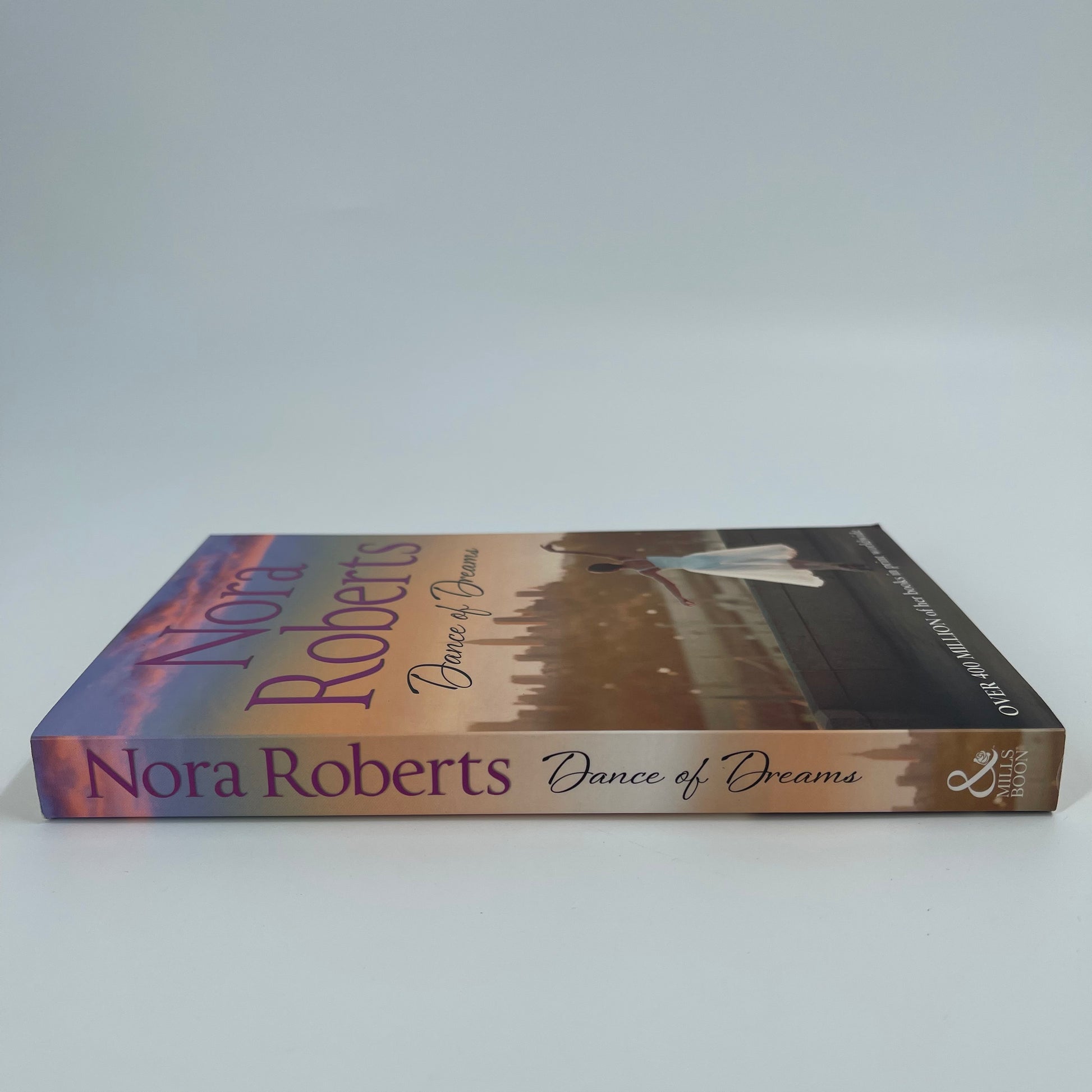 Dance of Dreams - Nora Roberts - Spine