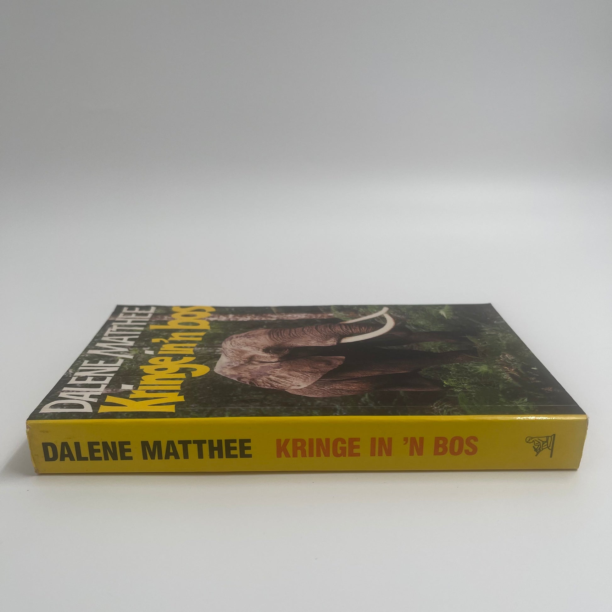 Kringe in 'n bos (Afrikaans Edition) - Matthee - Spine