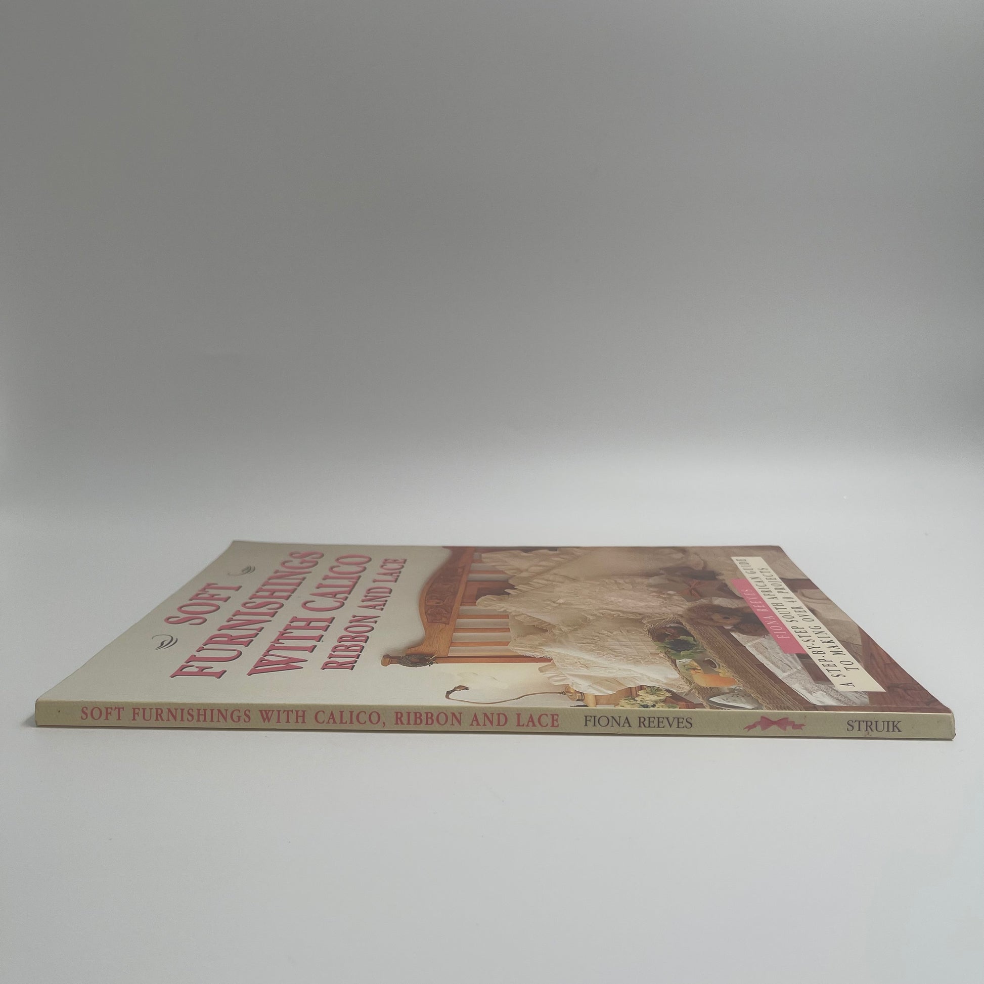 Soft Furnishings with Calico, Ribbon and Lace - Fiona Reeves - Condition Detail 3