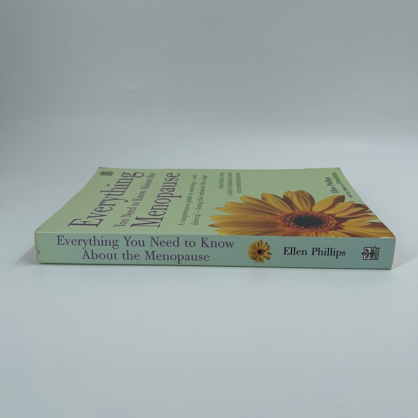 Everything You Need to Know about the Menopause A Comprehensive Guide to Surviving - and Thriving! - During this Turbulent Life Stage - Ellen Phillips - Spine