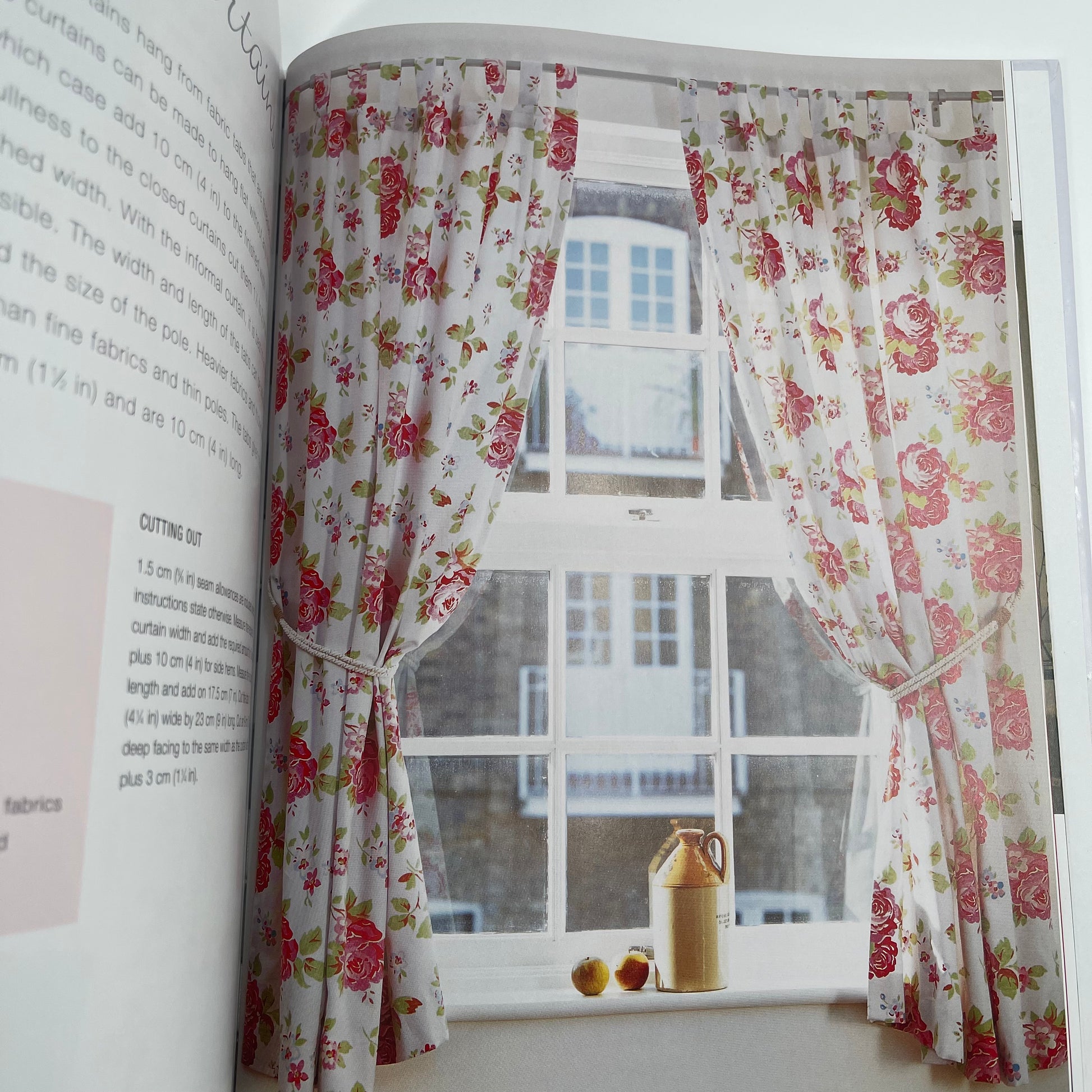 Quick Curtains Over 40 Fabulous Designs for Your Windows - Chris Jefferys - Fore Edge