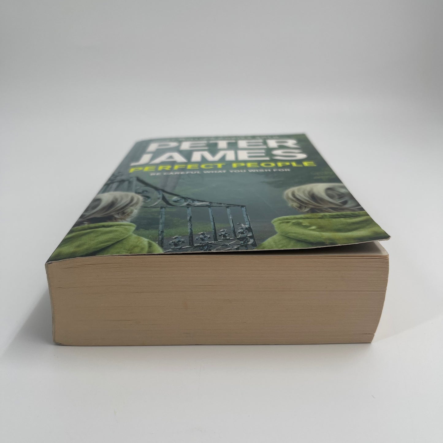 Perfect People - Peter James - Bottom Edge