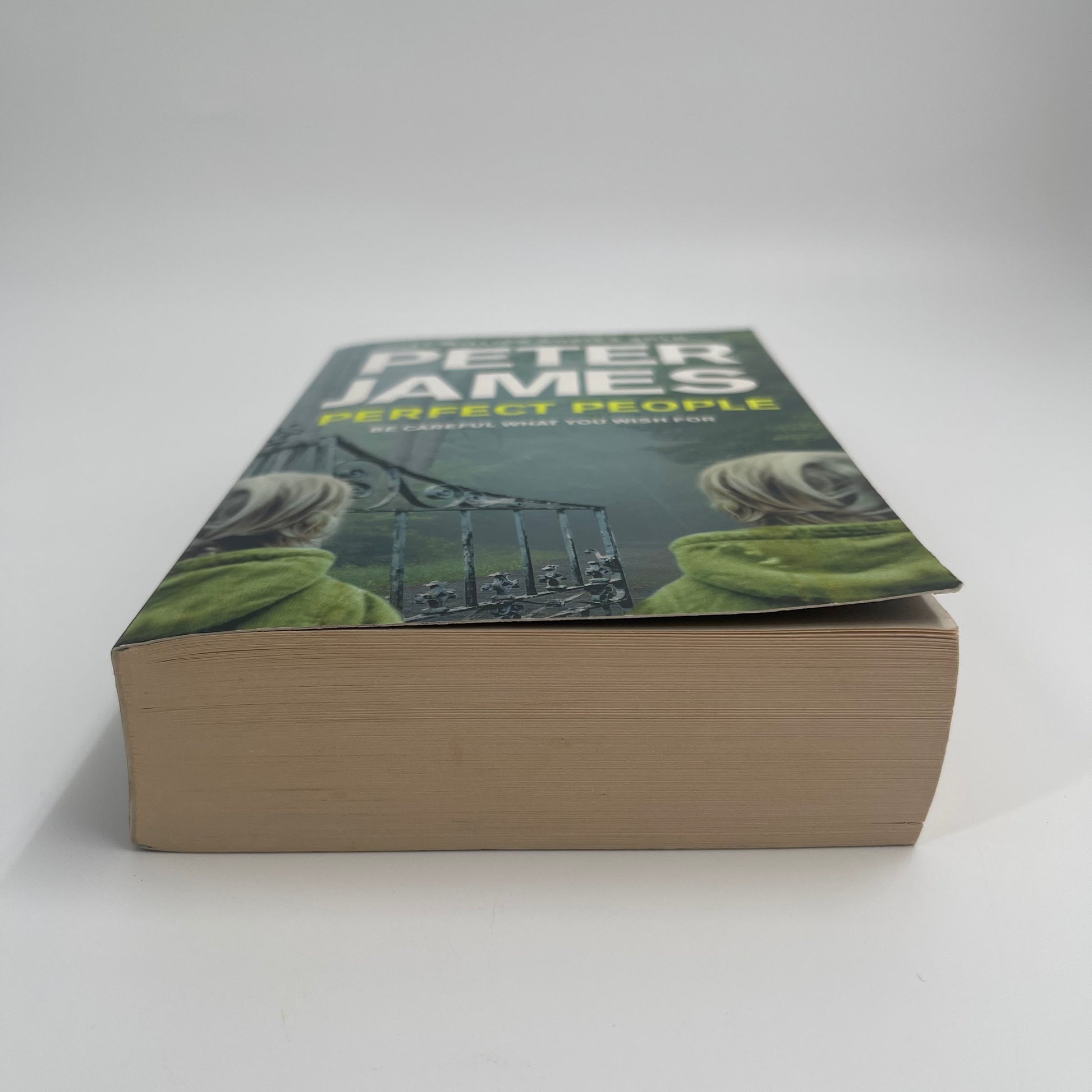 Perfect People - Peter James - Bottom Edge