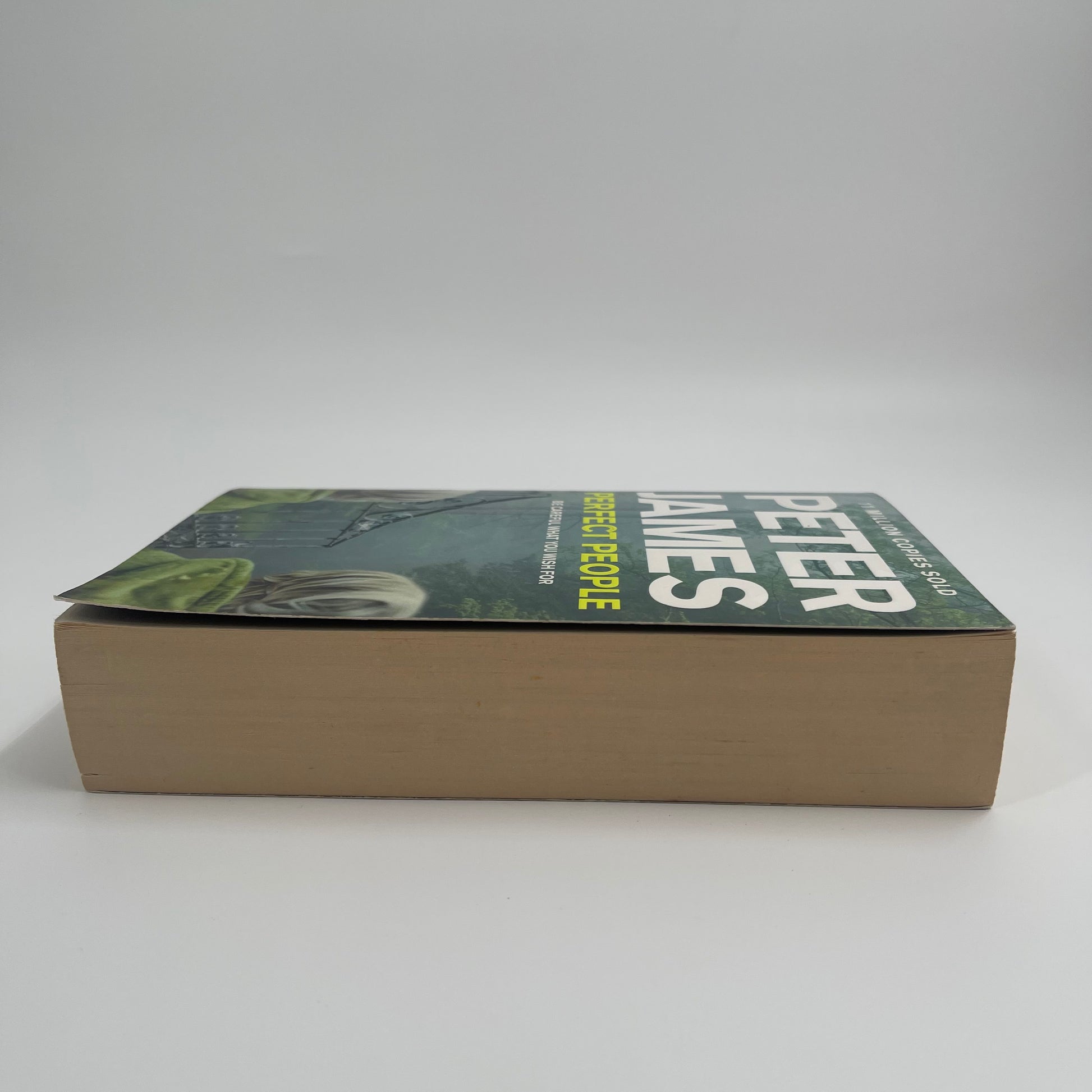 Perfect People - Peter James - Fore Edge