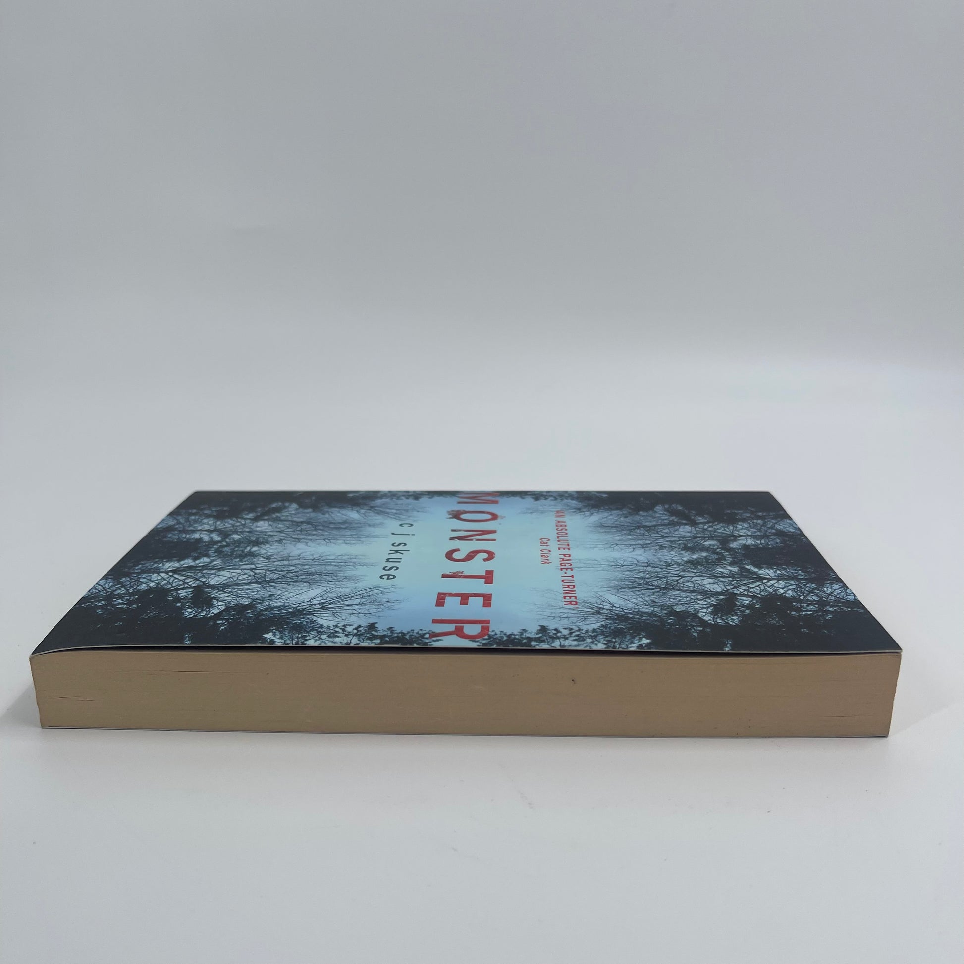 Monster - C. J. Skuse - Fore Edge