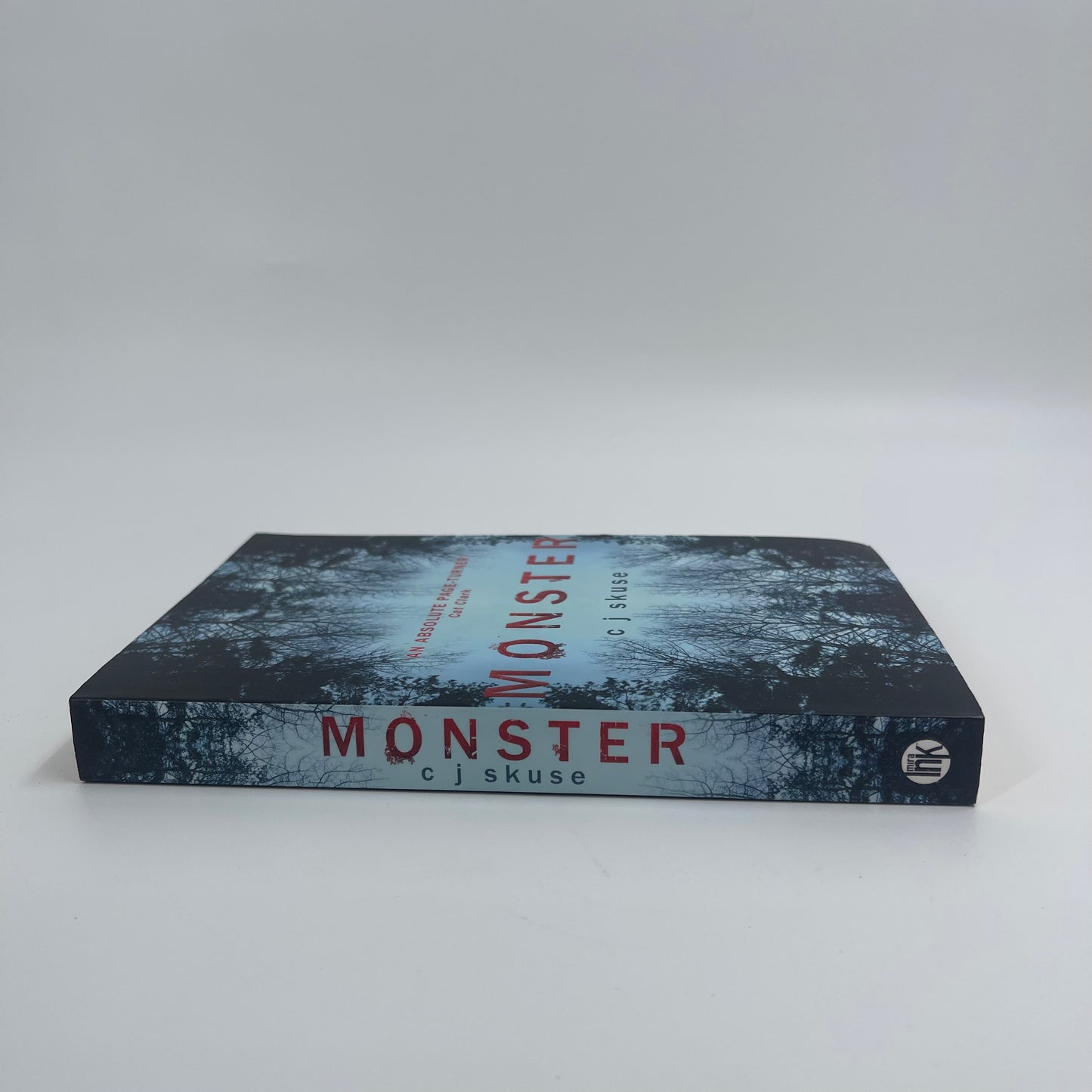 Monster - C. J. Skuse - Spine